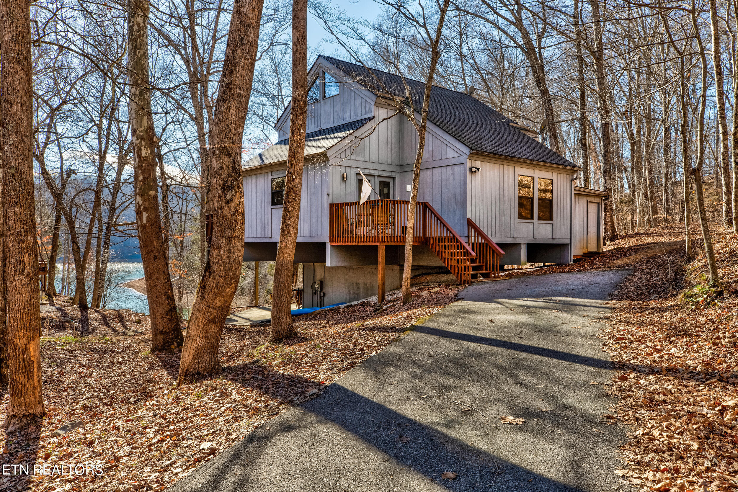 360 White Tail Lane, LaFollette