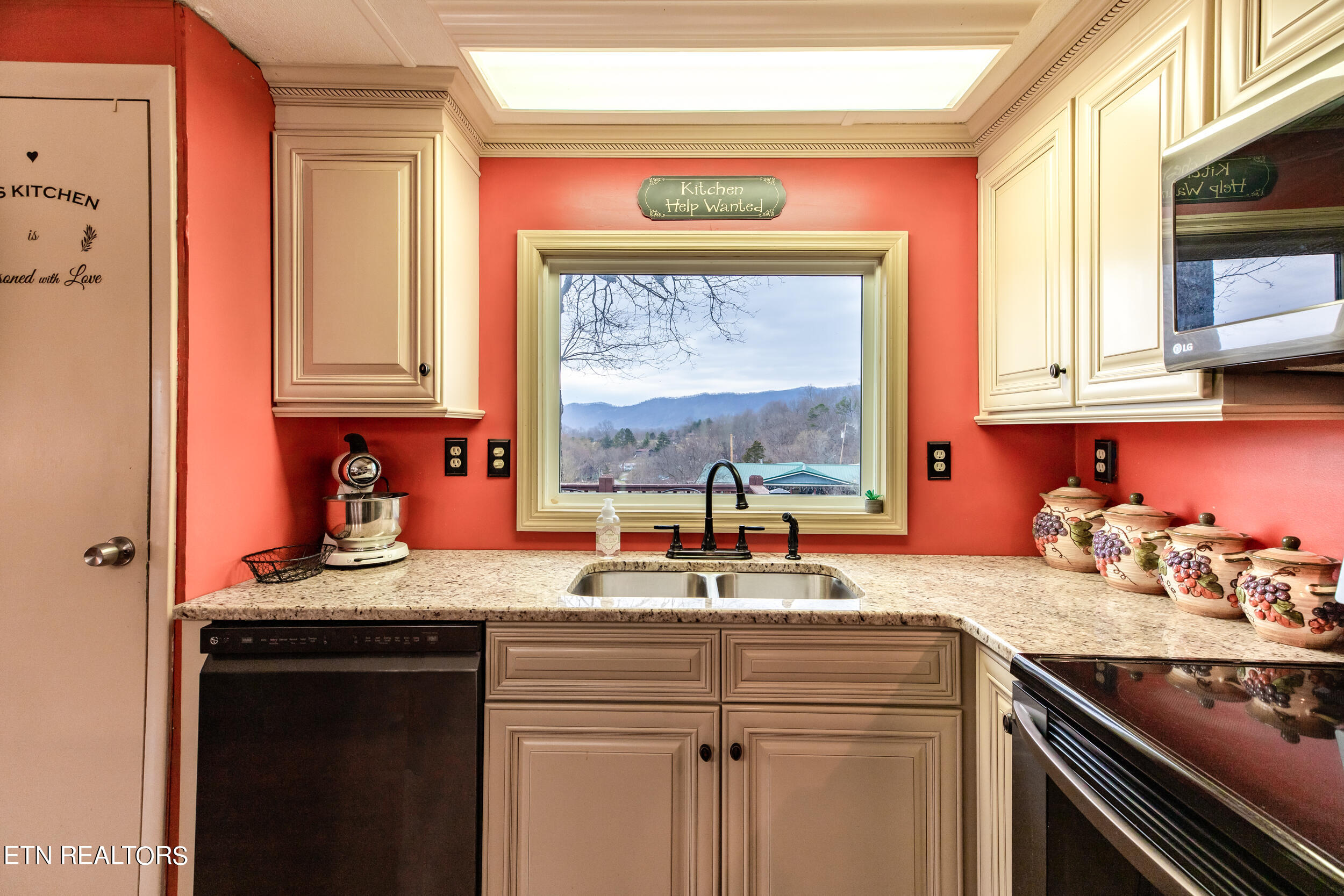 243 Bostic Lane, LaFollette