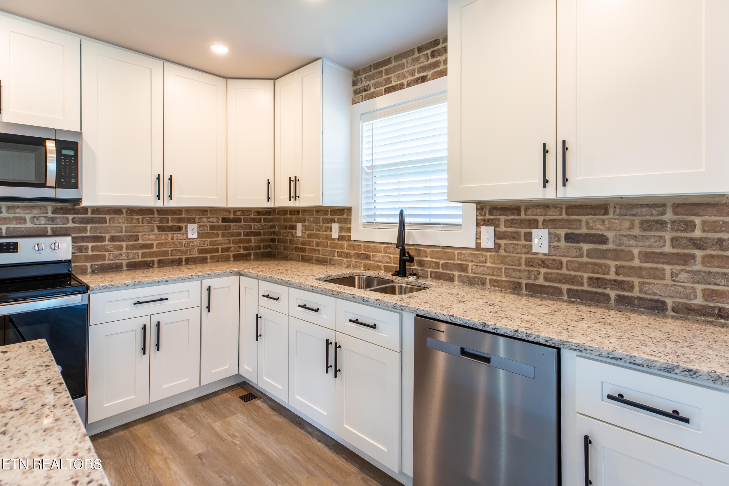 214 Morton Rd, LaFollette