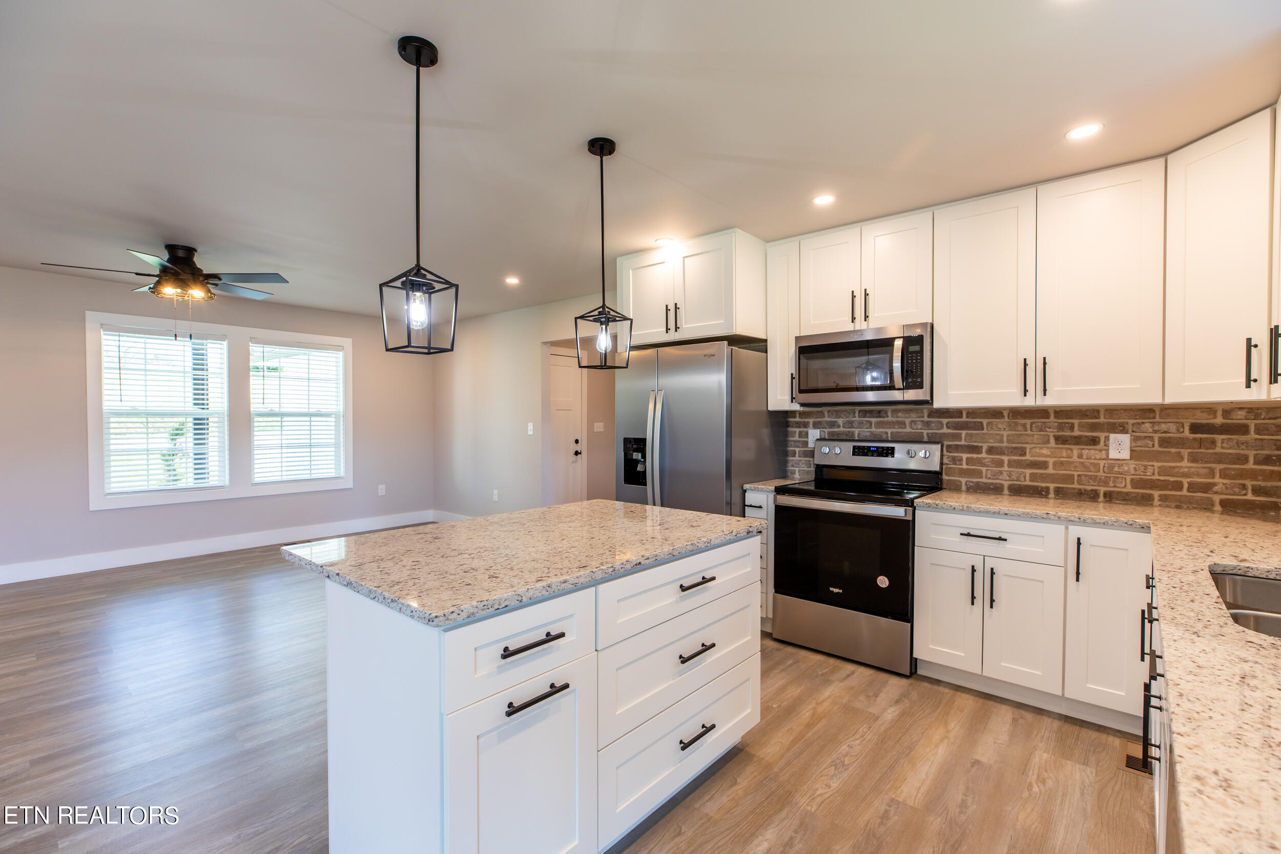 214 Morton Rd, LaFollette