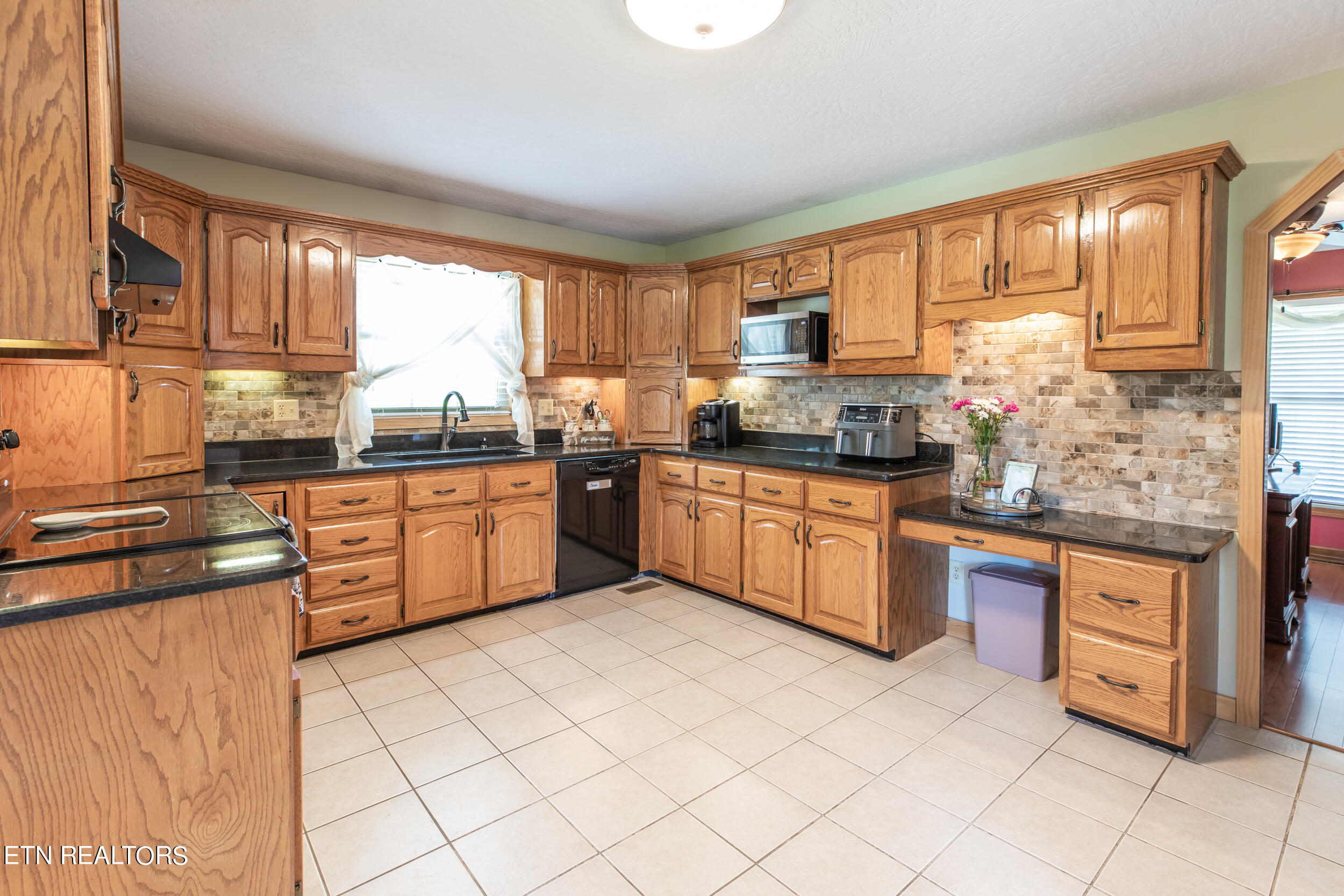 154 E Meadowbrooke Lane, LaFollette