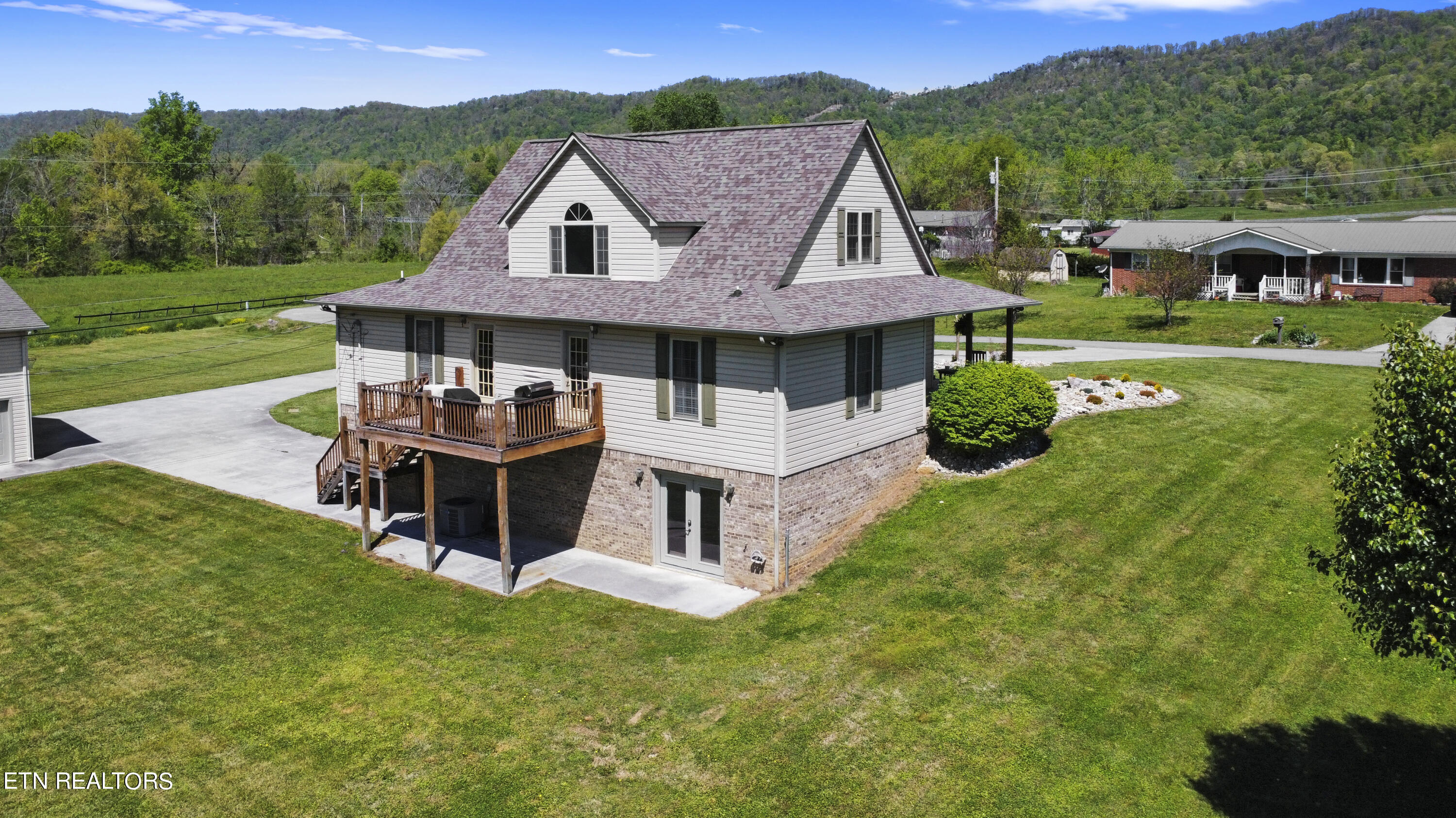 154 E Meadowbrooke Lane, LaFollette