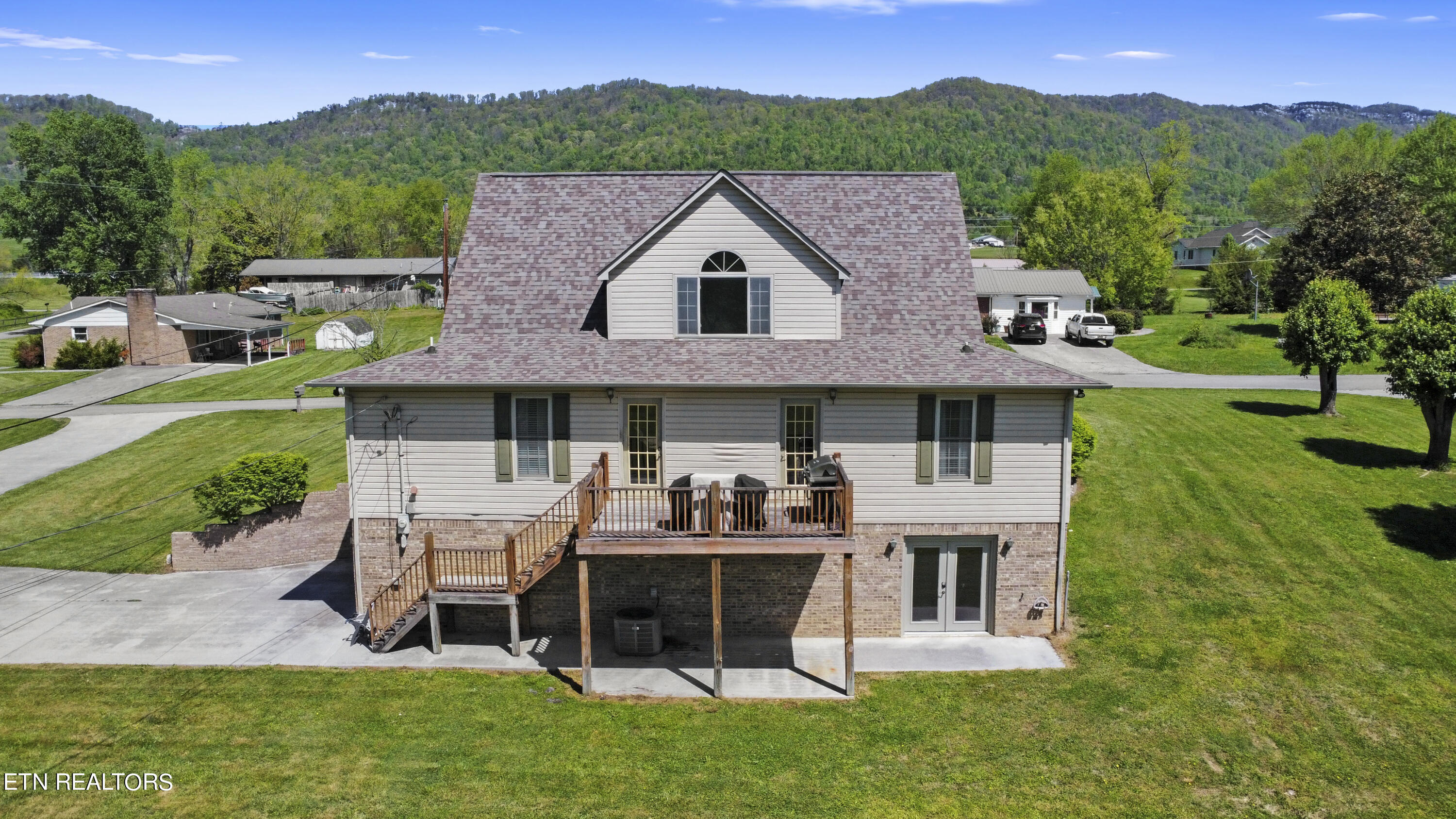 154 E Meadowbrooke Lane, LaFollette