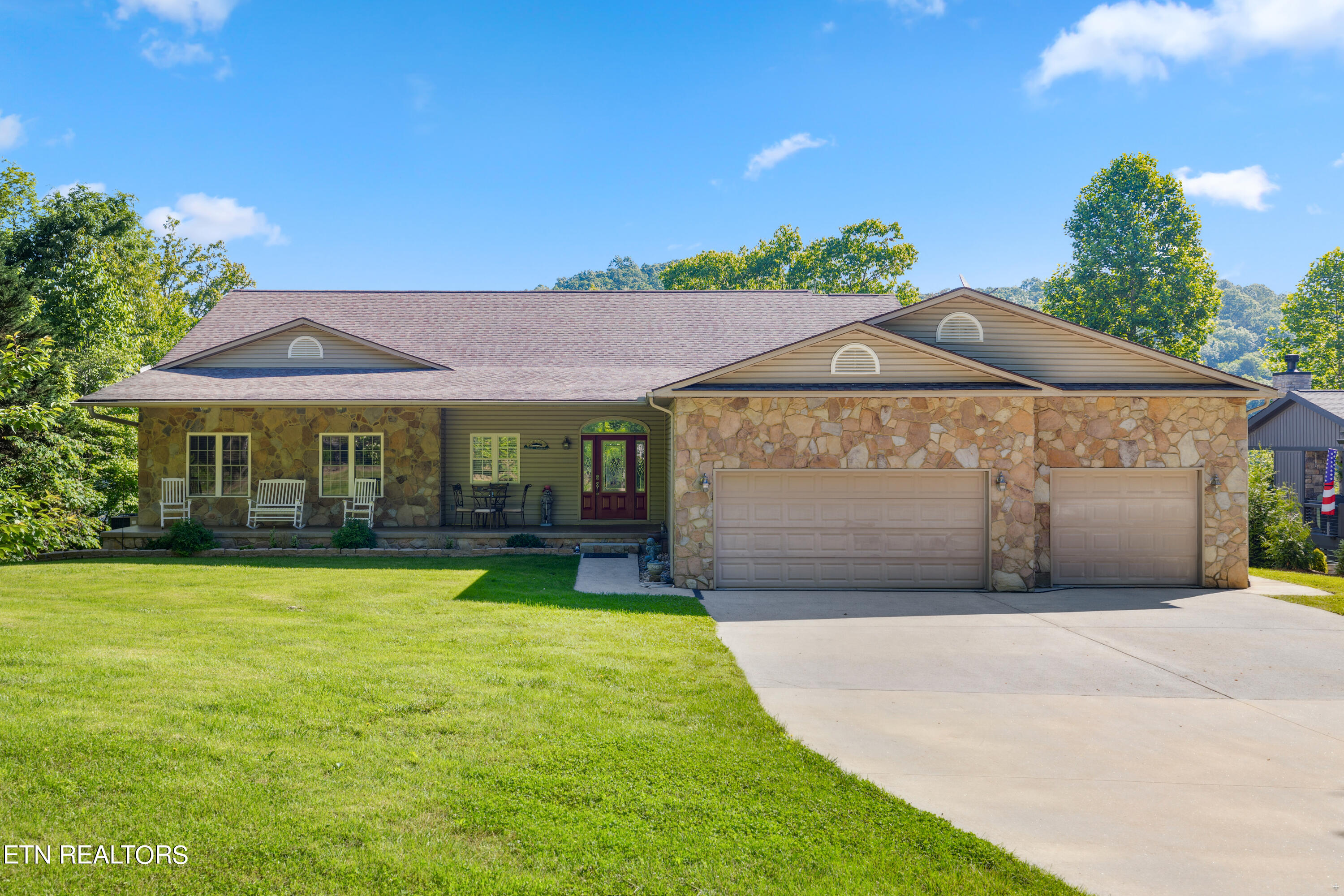 573 E Norris Point Rd, LaFollette