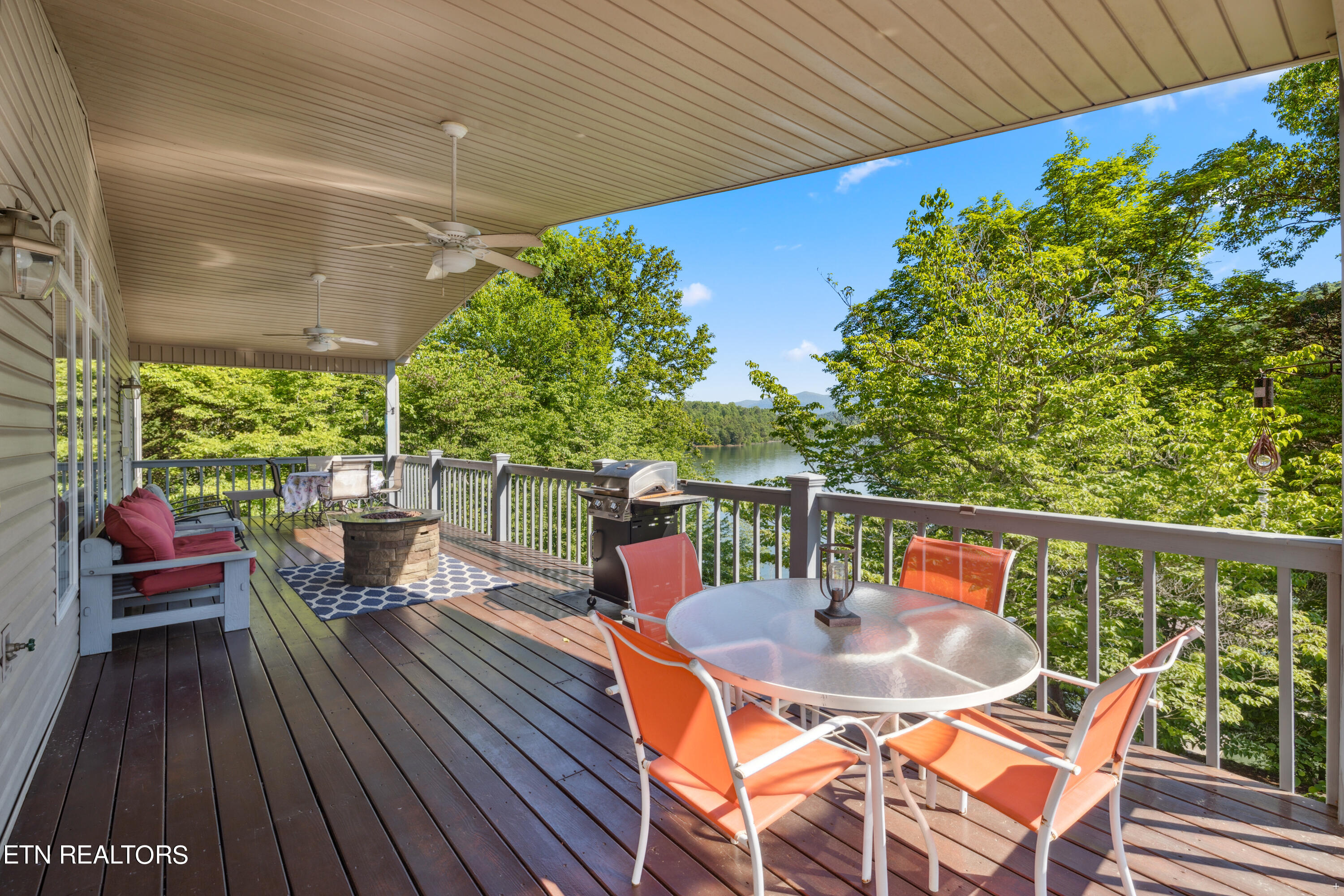 573 E Norris Point Rd, LaFollette