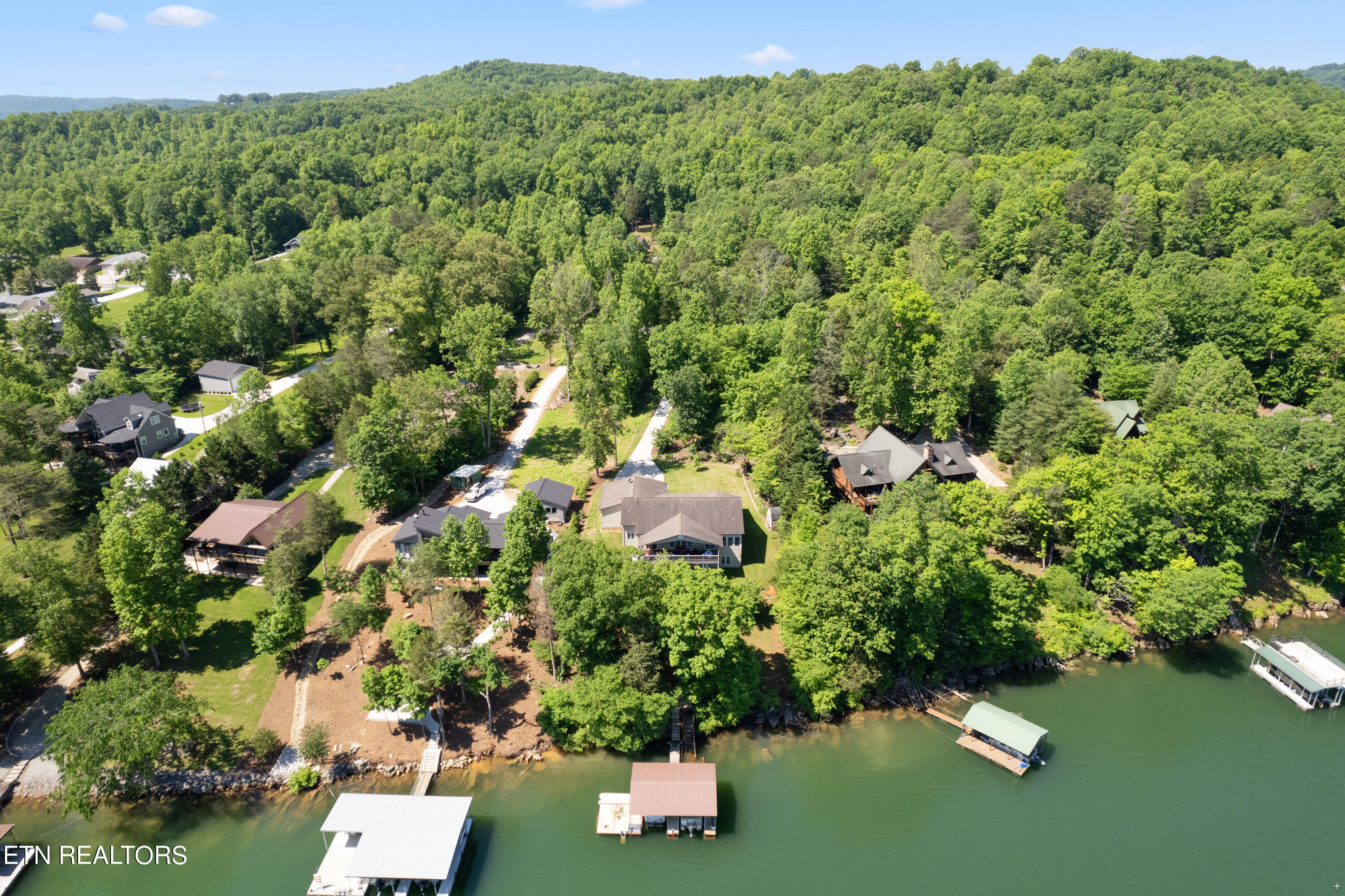 573 E Norris Point Rd, LaFollette