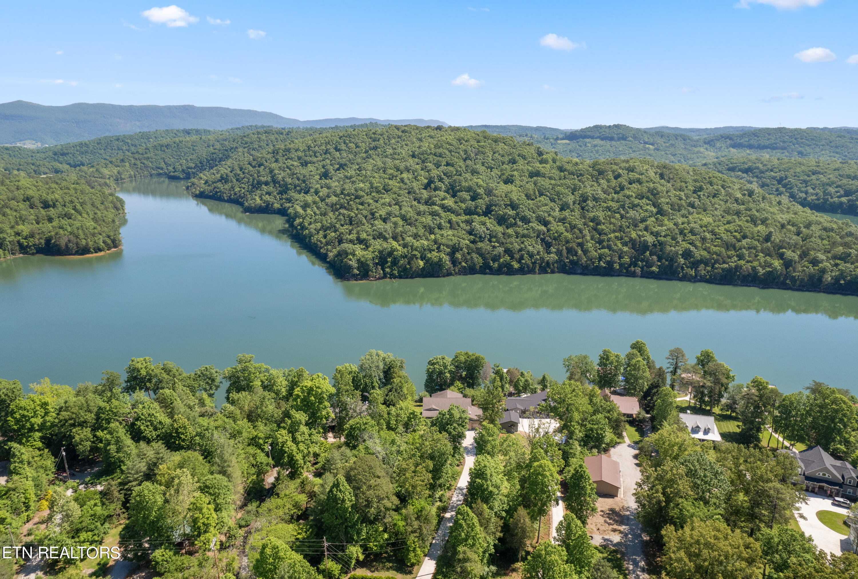 573 E Norris Point Rd, LaFollette