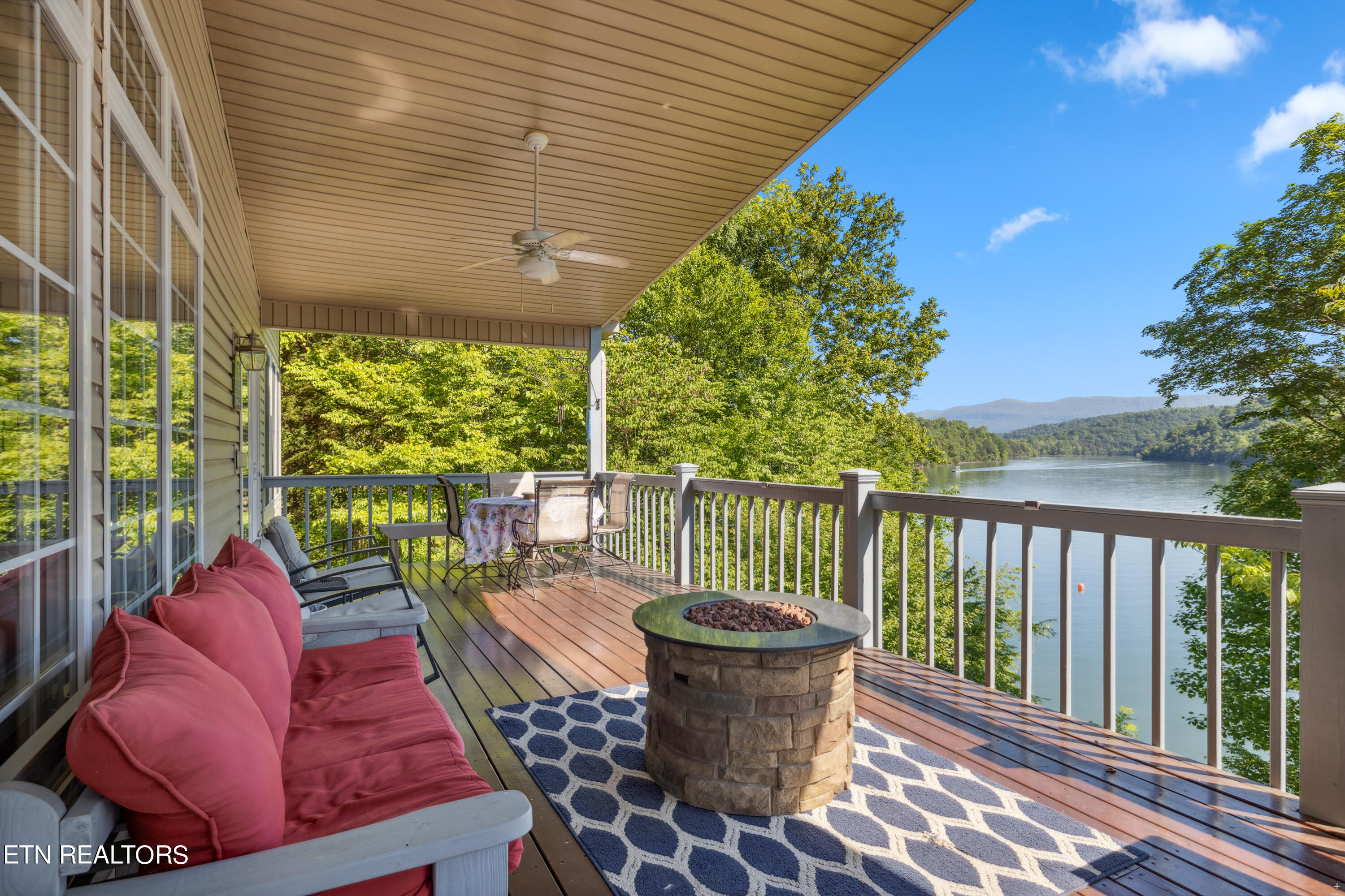 573 E Norris Point Rd, LaFollette