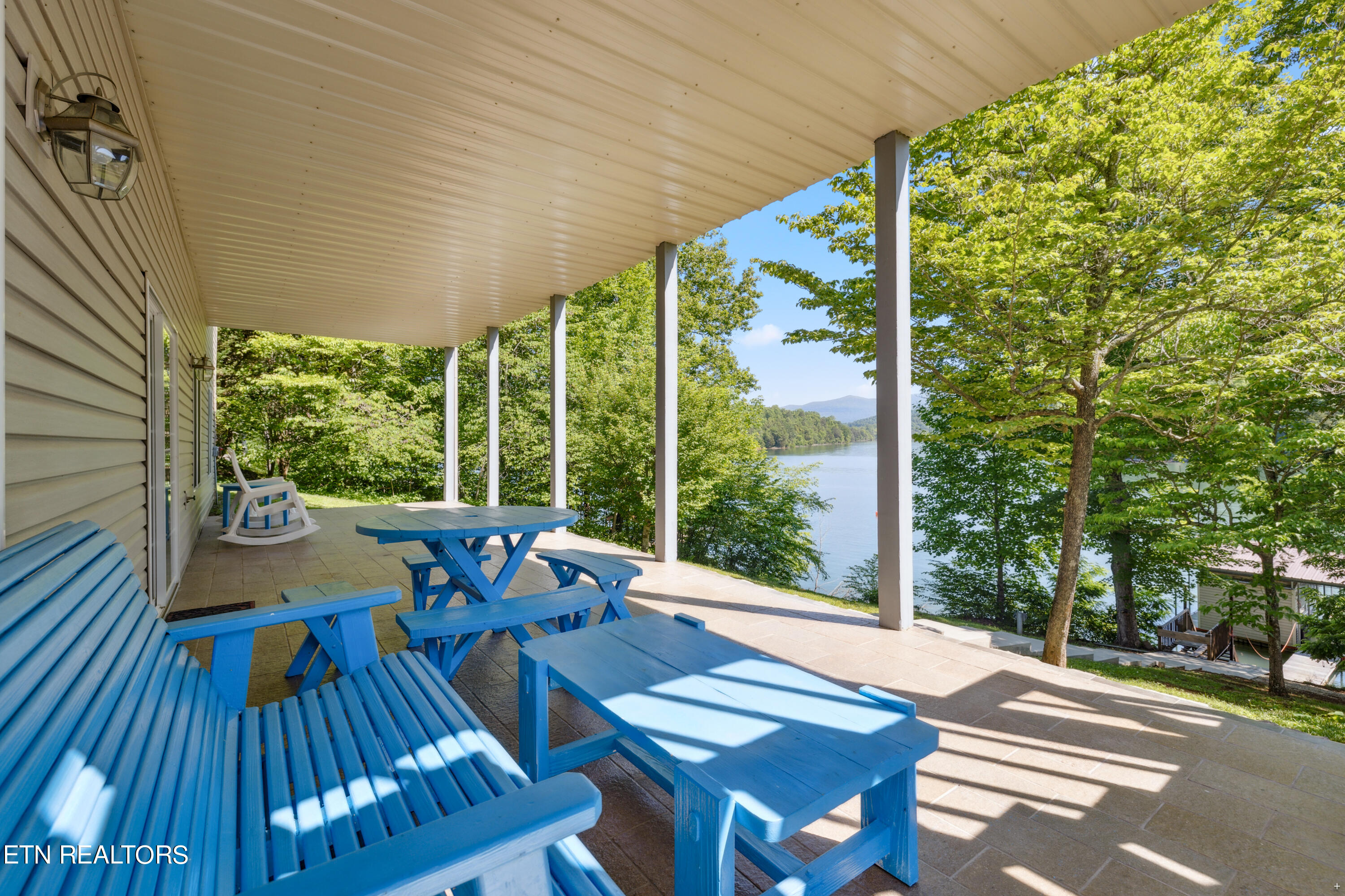 573 E Norris Point Rd, LaFollette