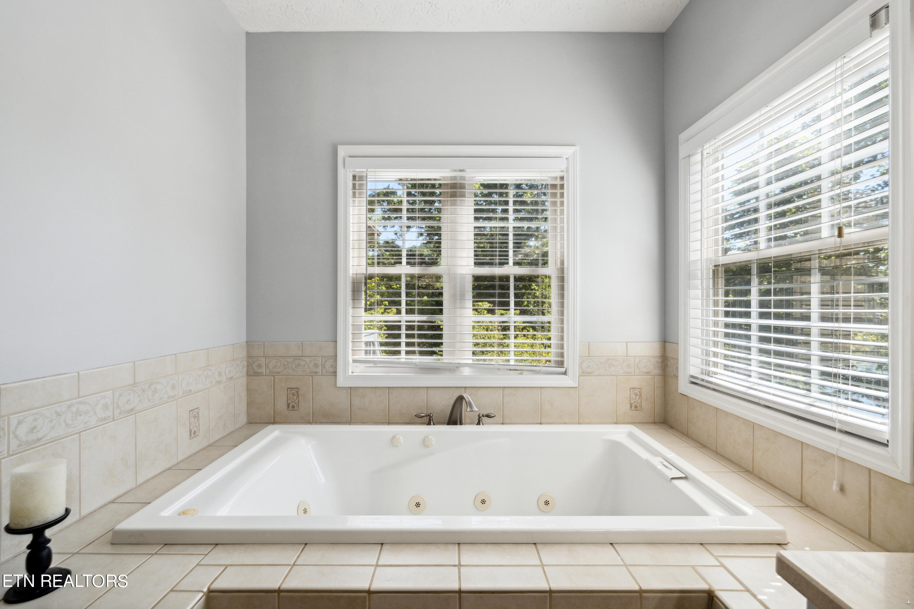 573 E Norris Point Rd, LaFollette