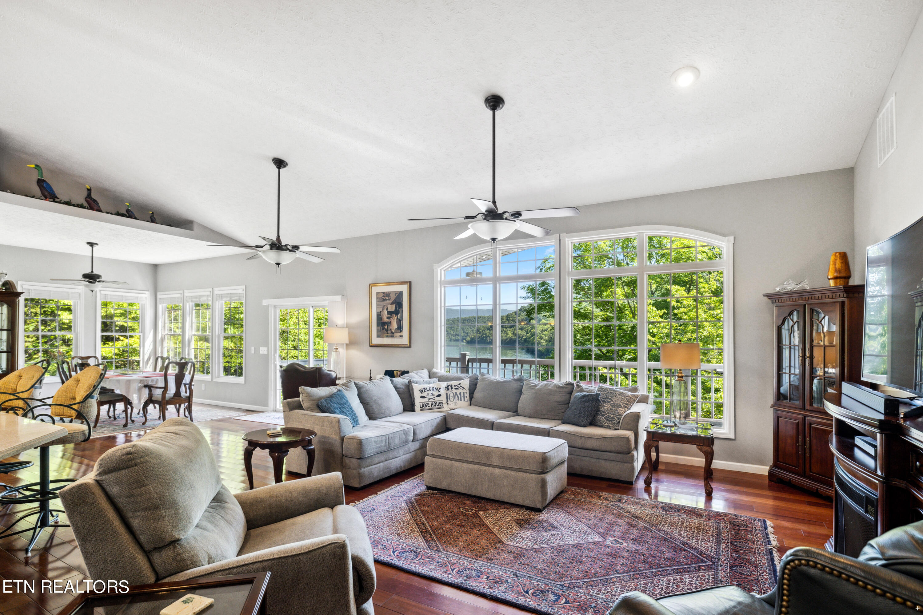 573 E Norris Point Rd, LaFollette