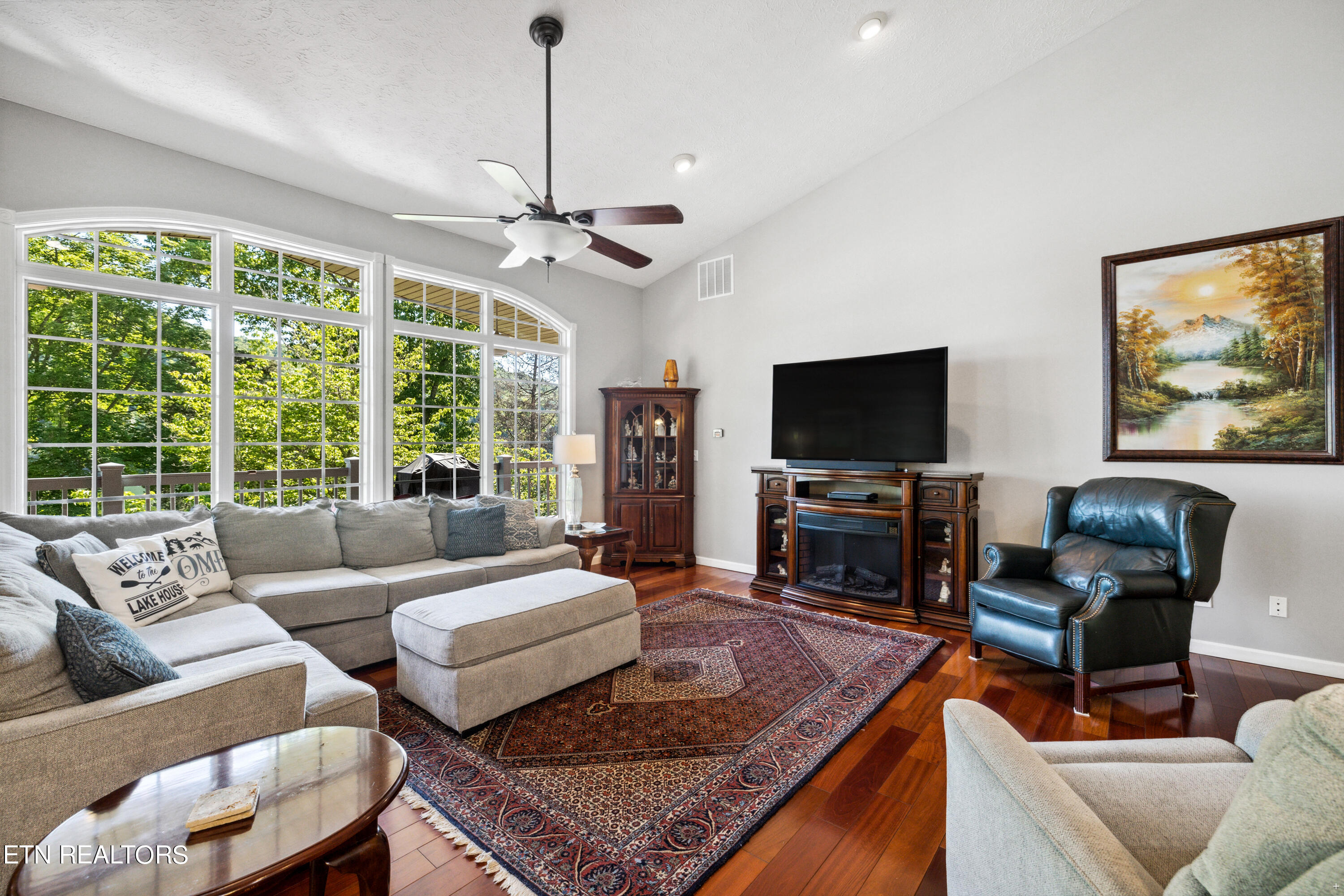 573 E Norris Point Rd, LaFollette