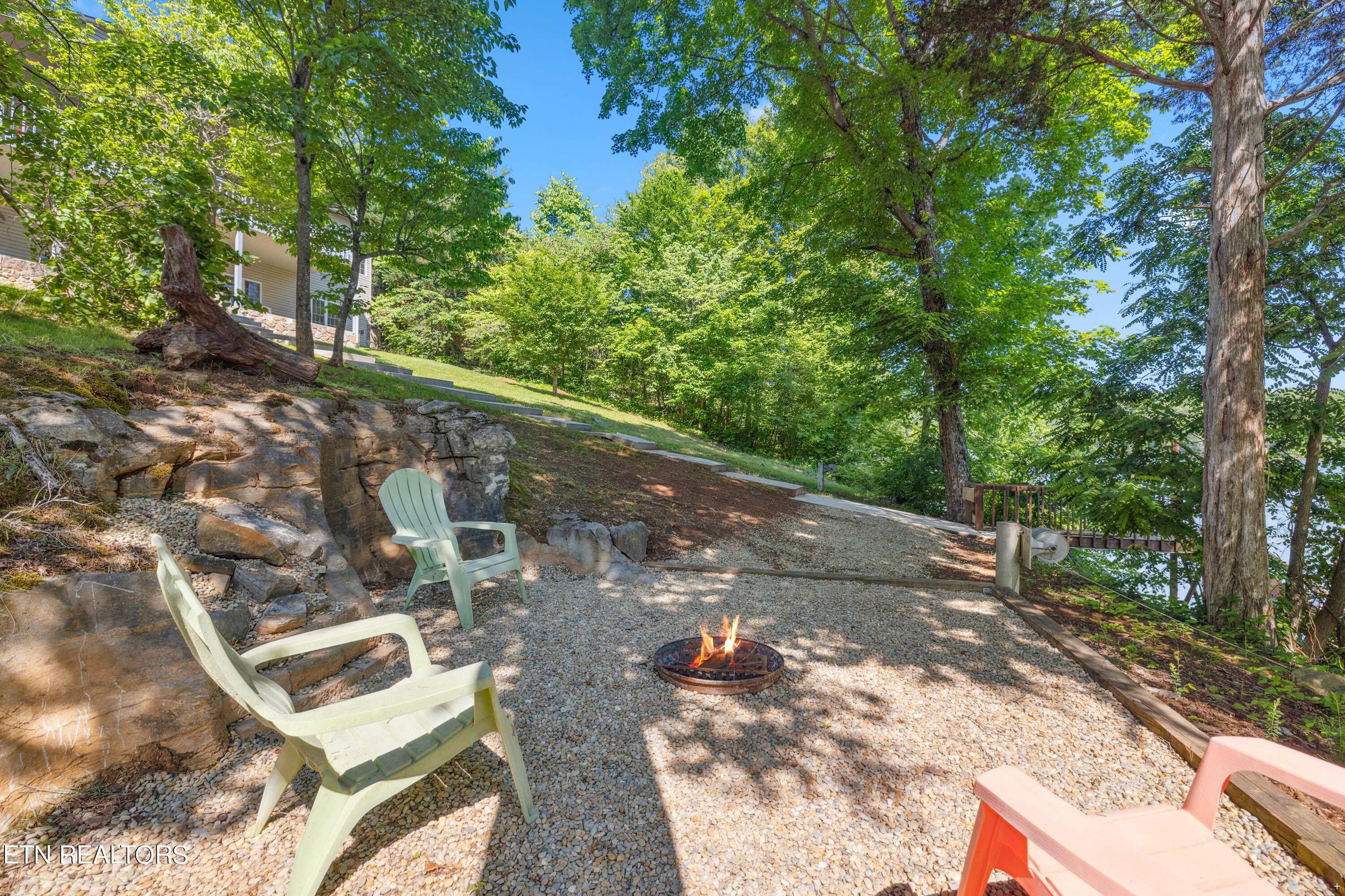 573 E Norris Point Rd, LaFollette