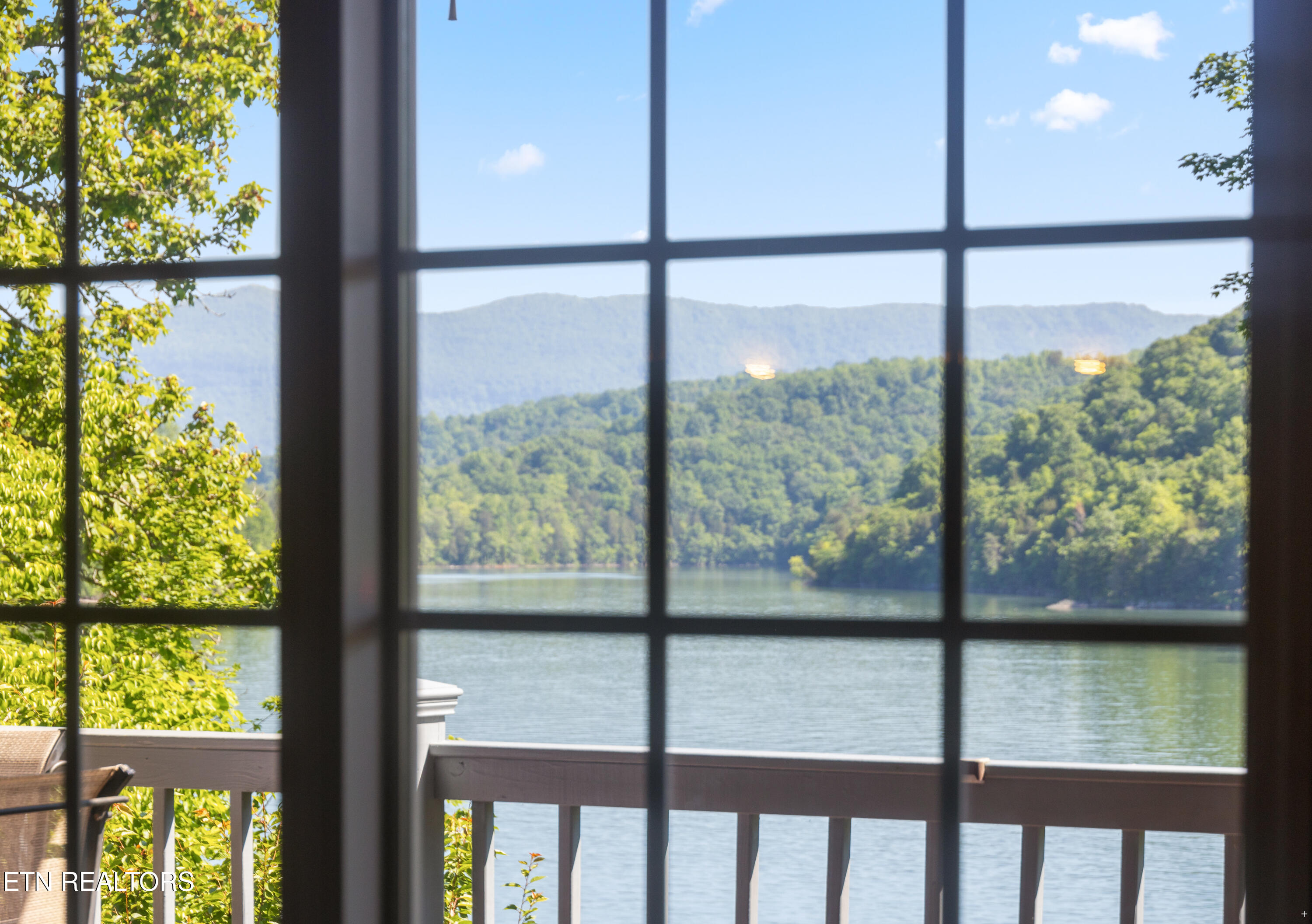 573 E Norris Point Rd, LaFollette