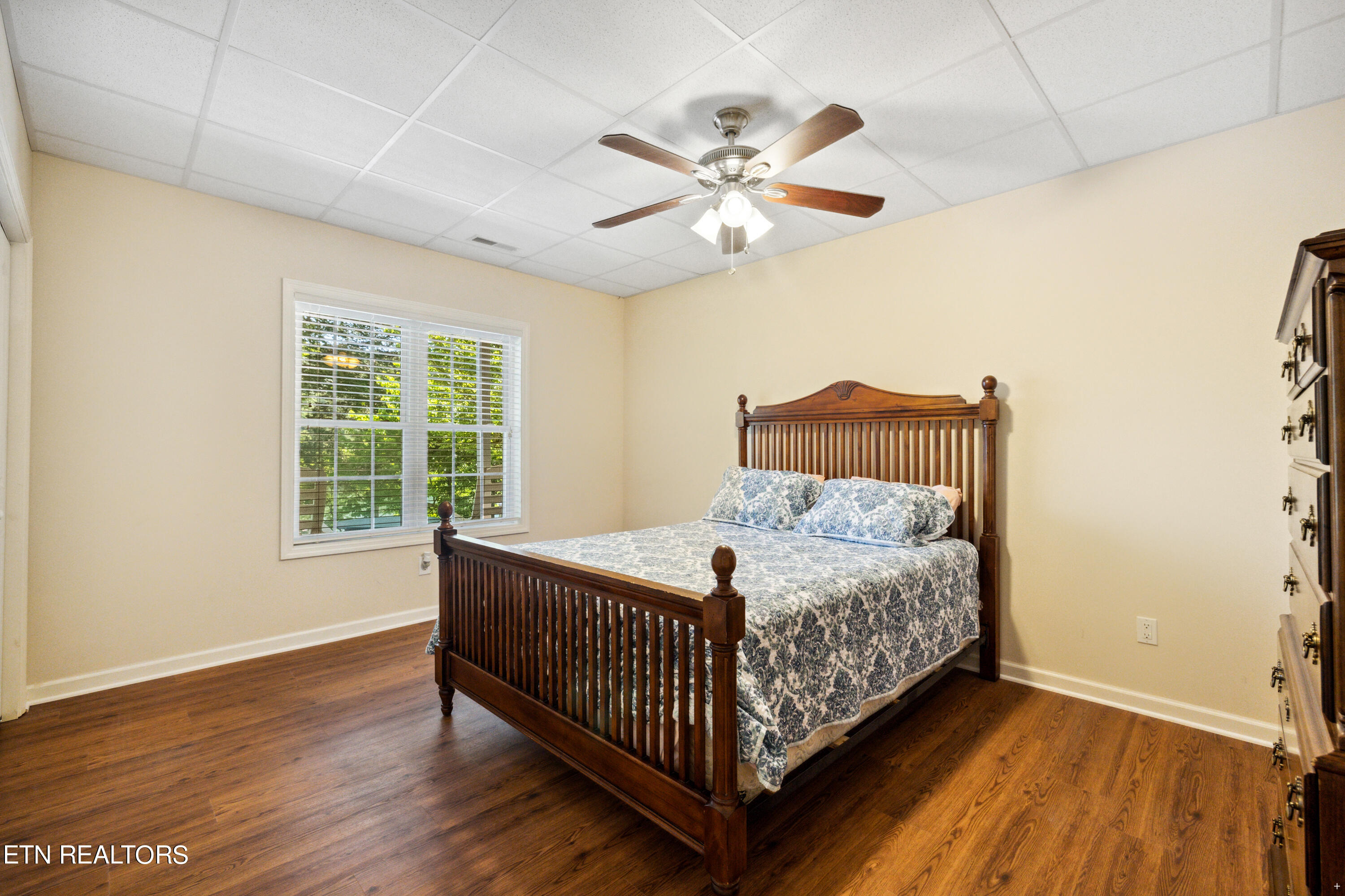 573 E Norris Point Rd, LaFollette