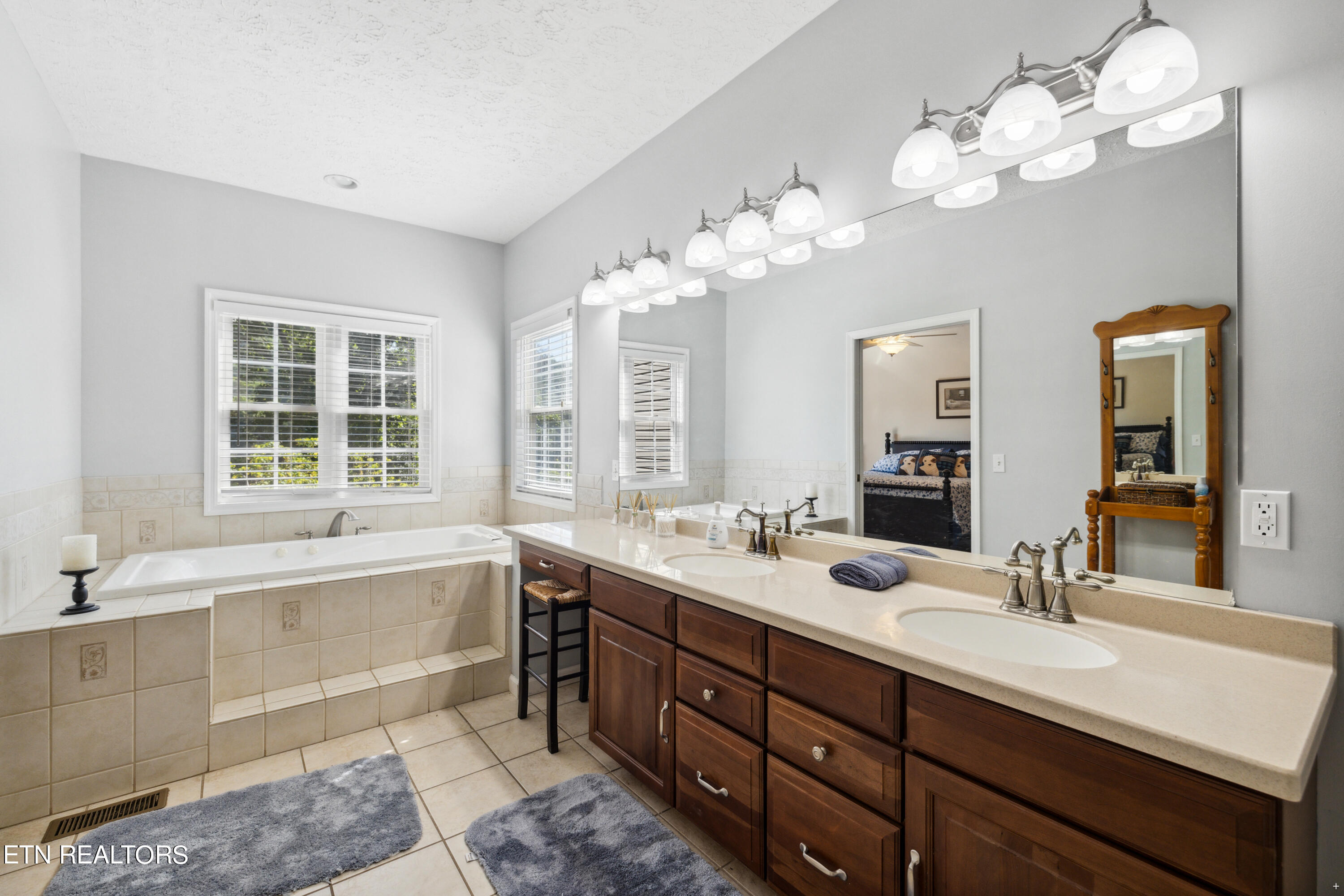 573 E Norris Point Rd, LaFollette