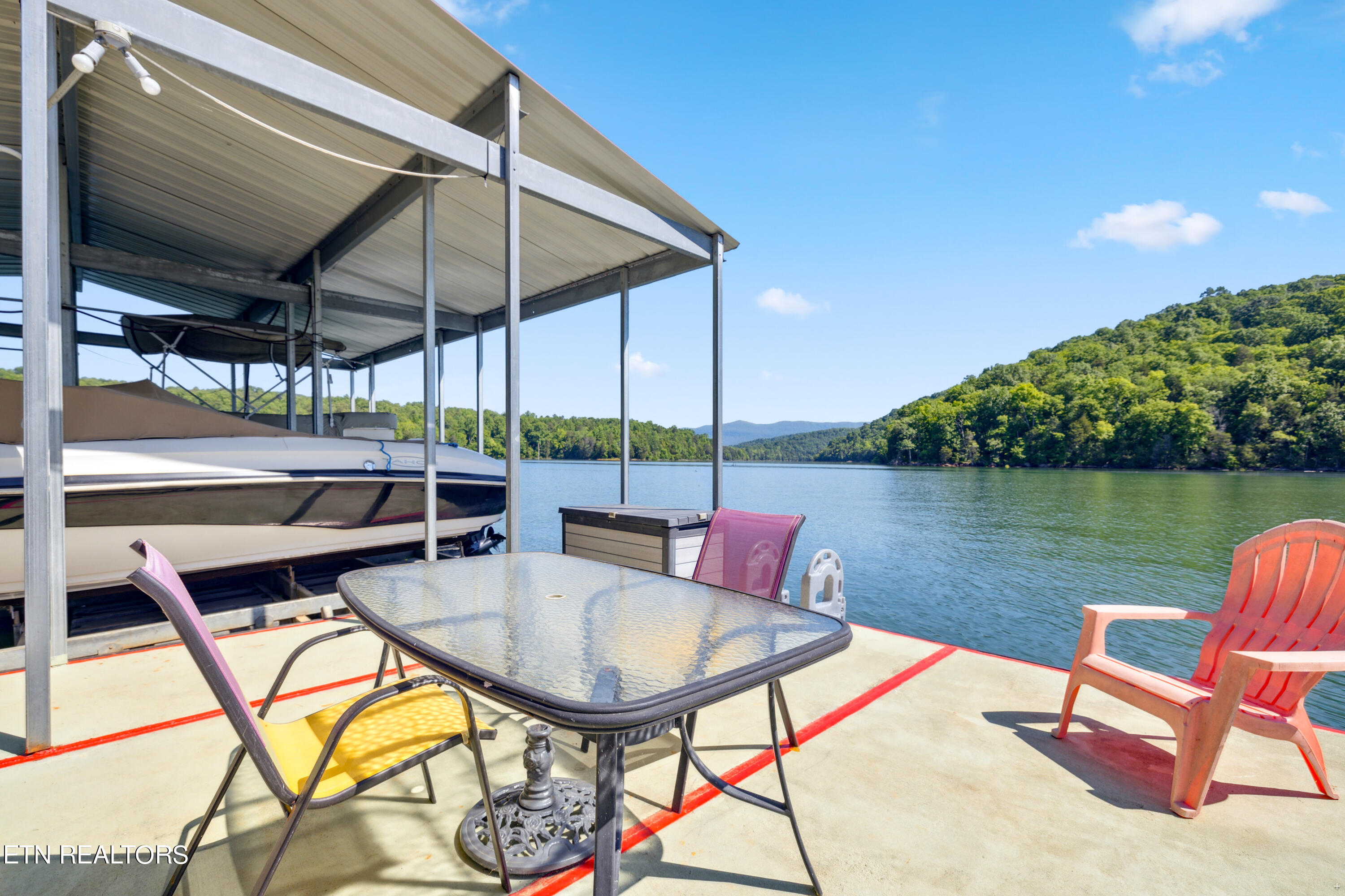 573 E Norris Point Rd, LaFollette