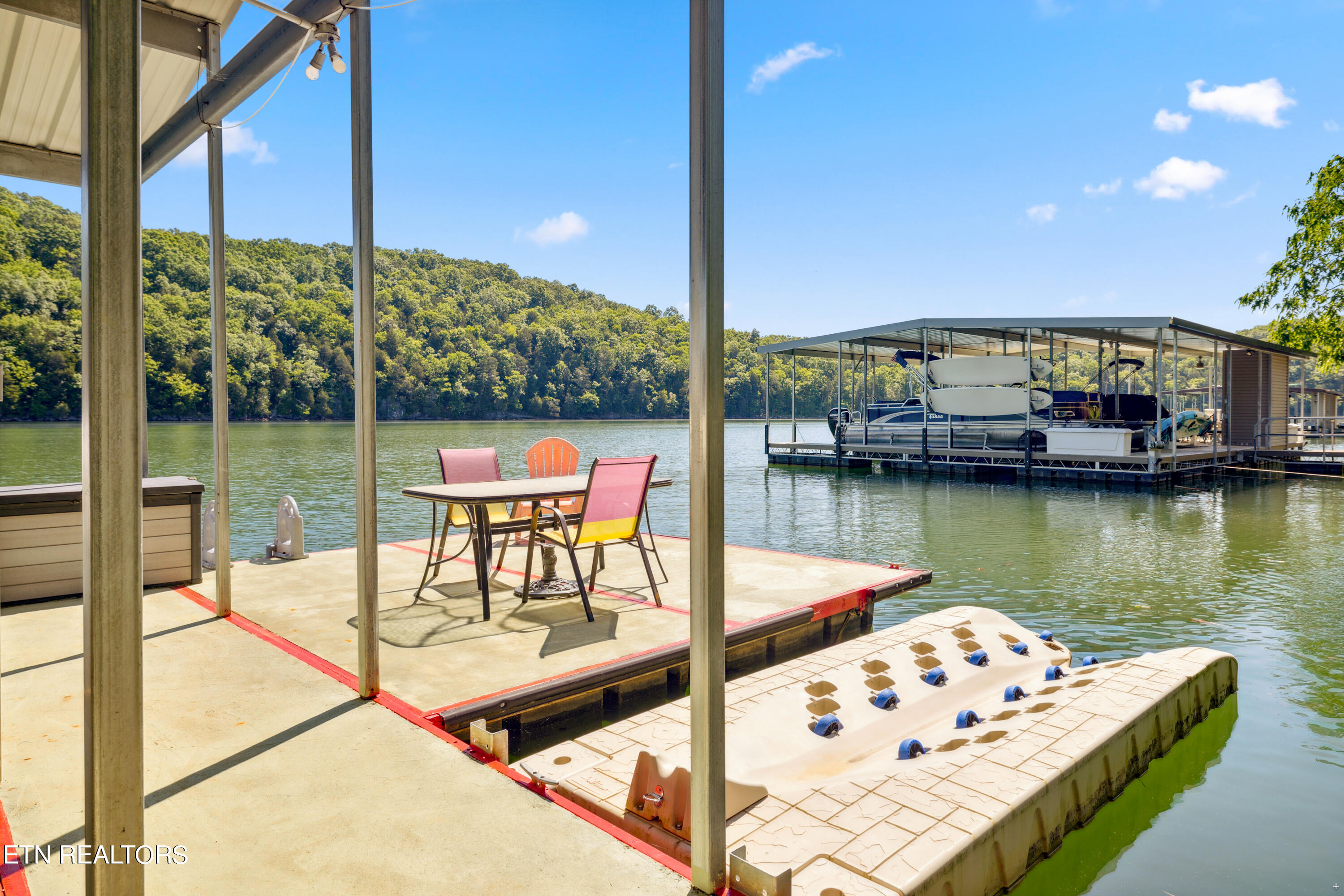 573 E Norris Point Rd, LaFollette