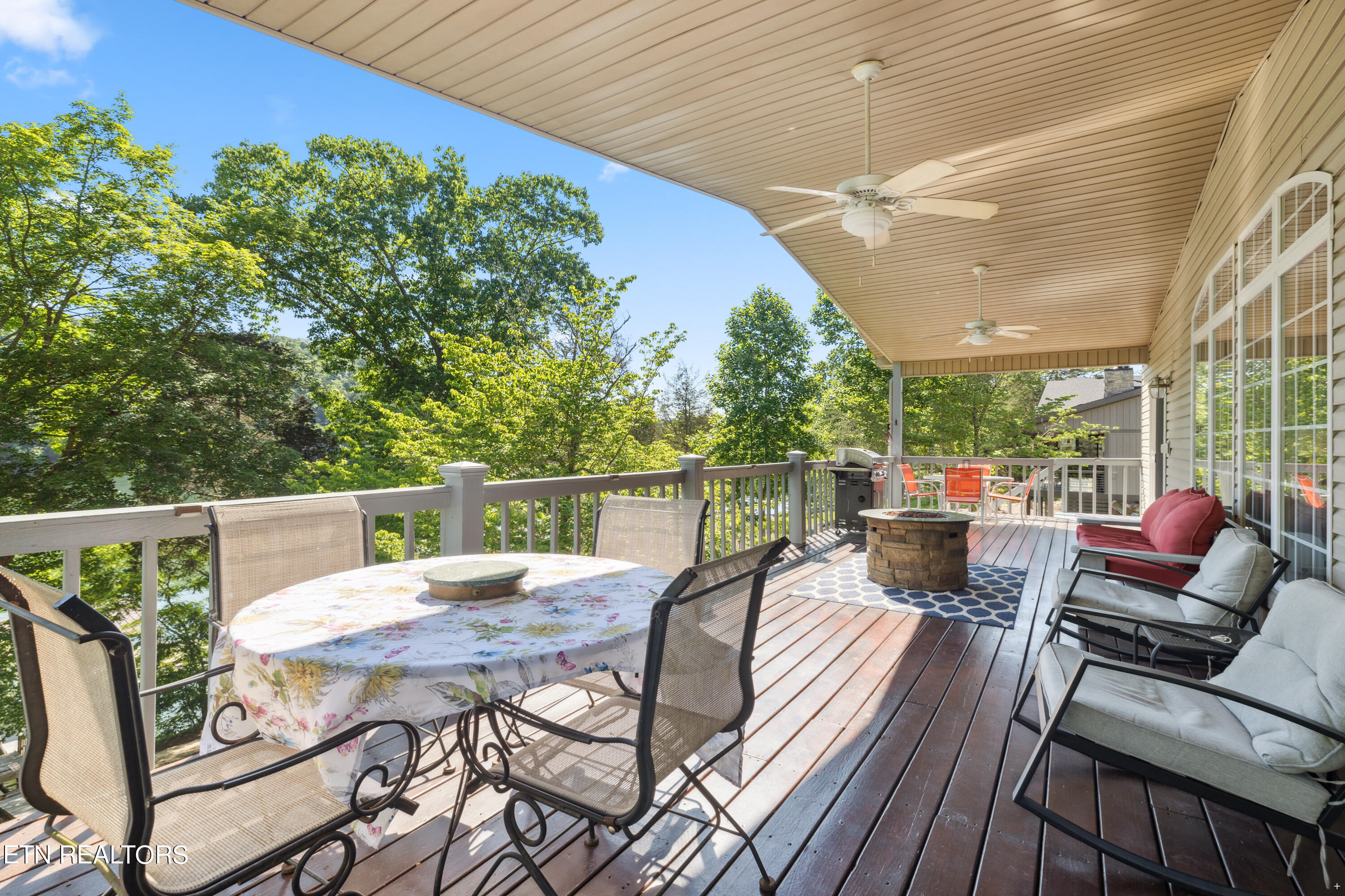 573 E Norris Point Rd, LaFollette