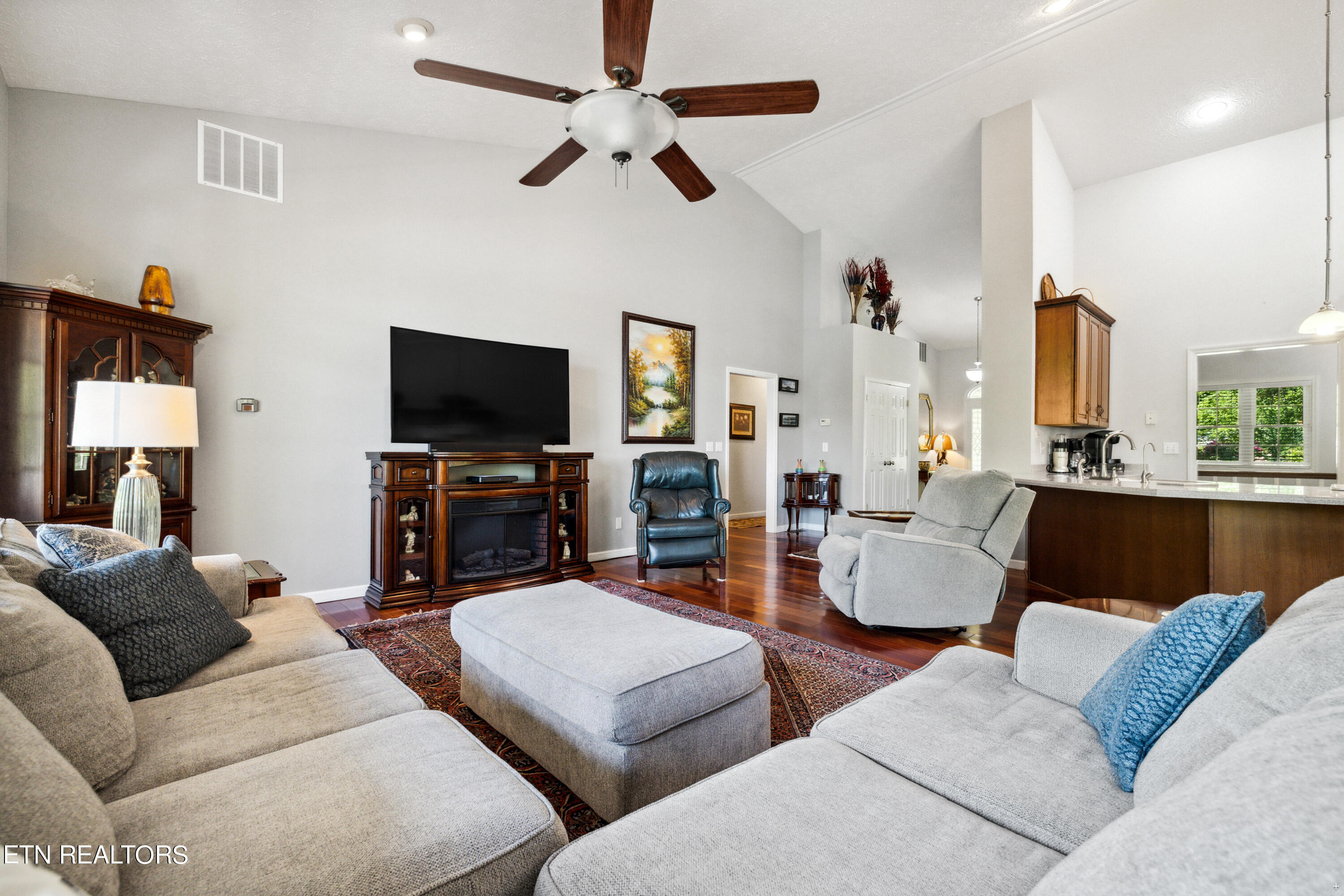 573 E Norris Point Rd, LaFollette