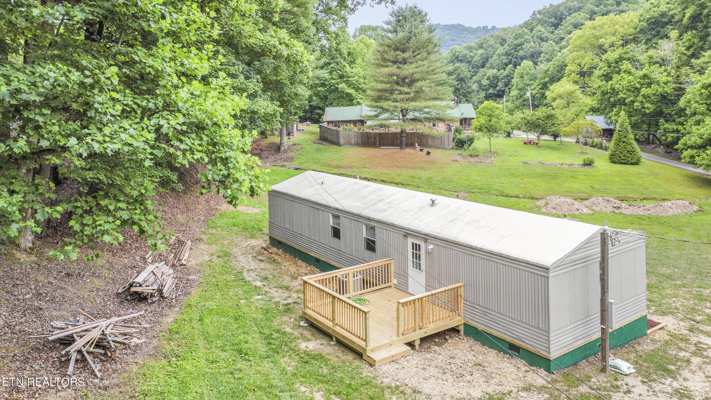 222 Kenwood Lane, LaFollette