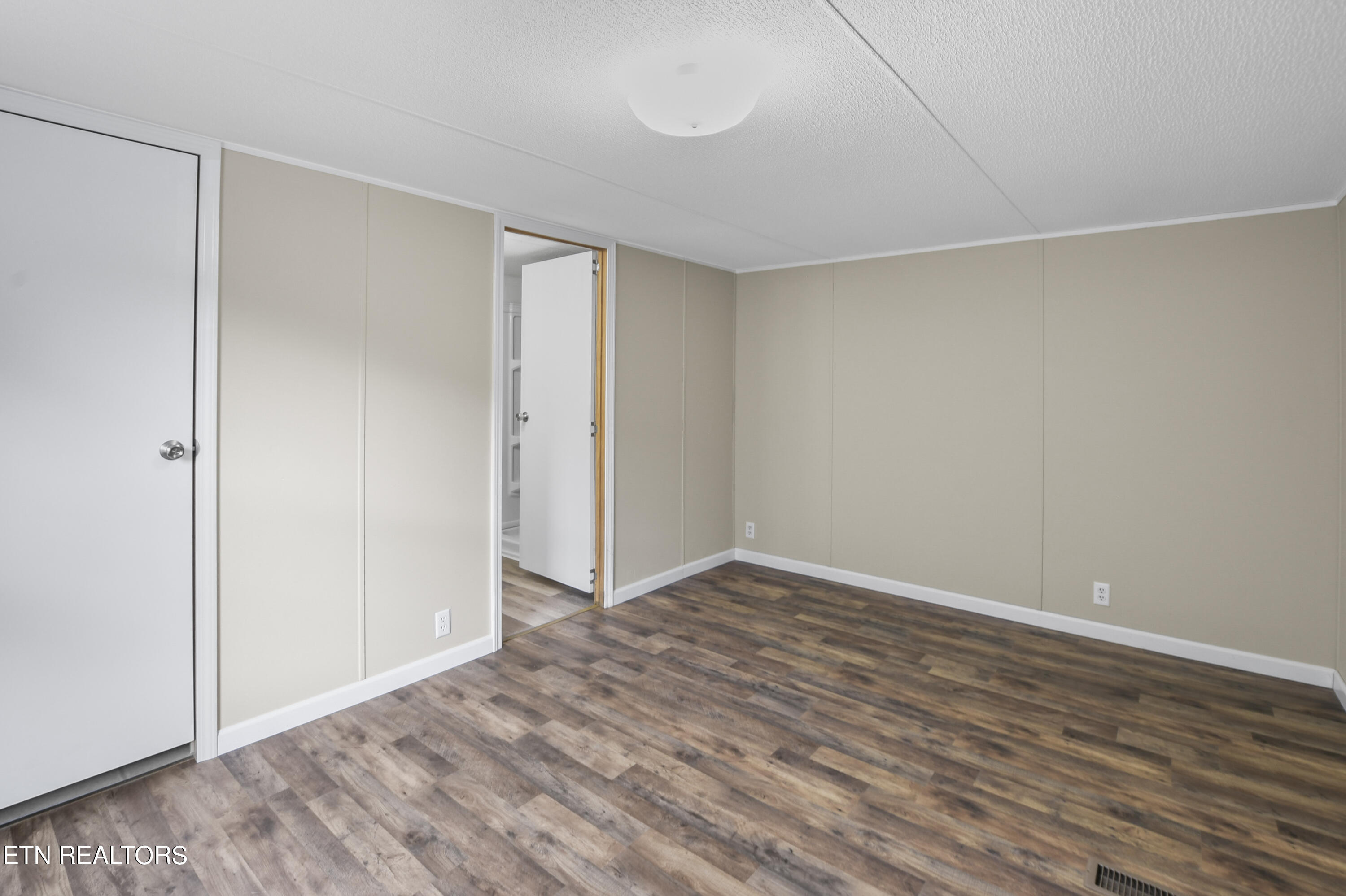 222 Kenwood Lane, LaFollette