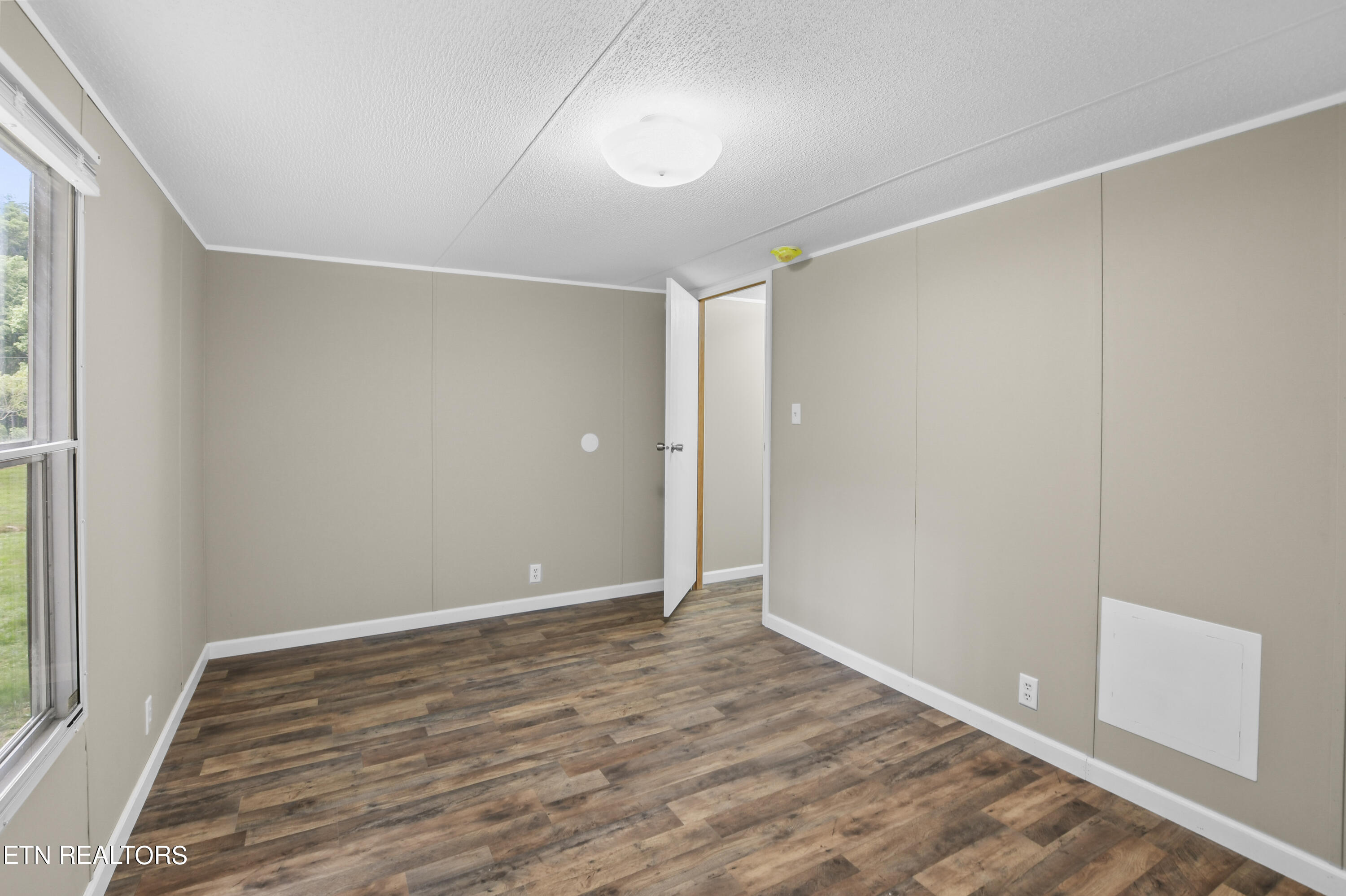 222 Kenwood Lane, LaFollette