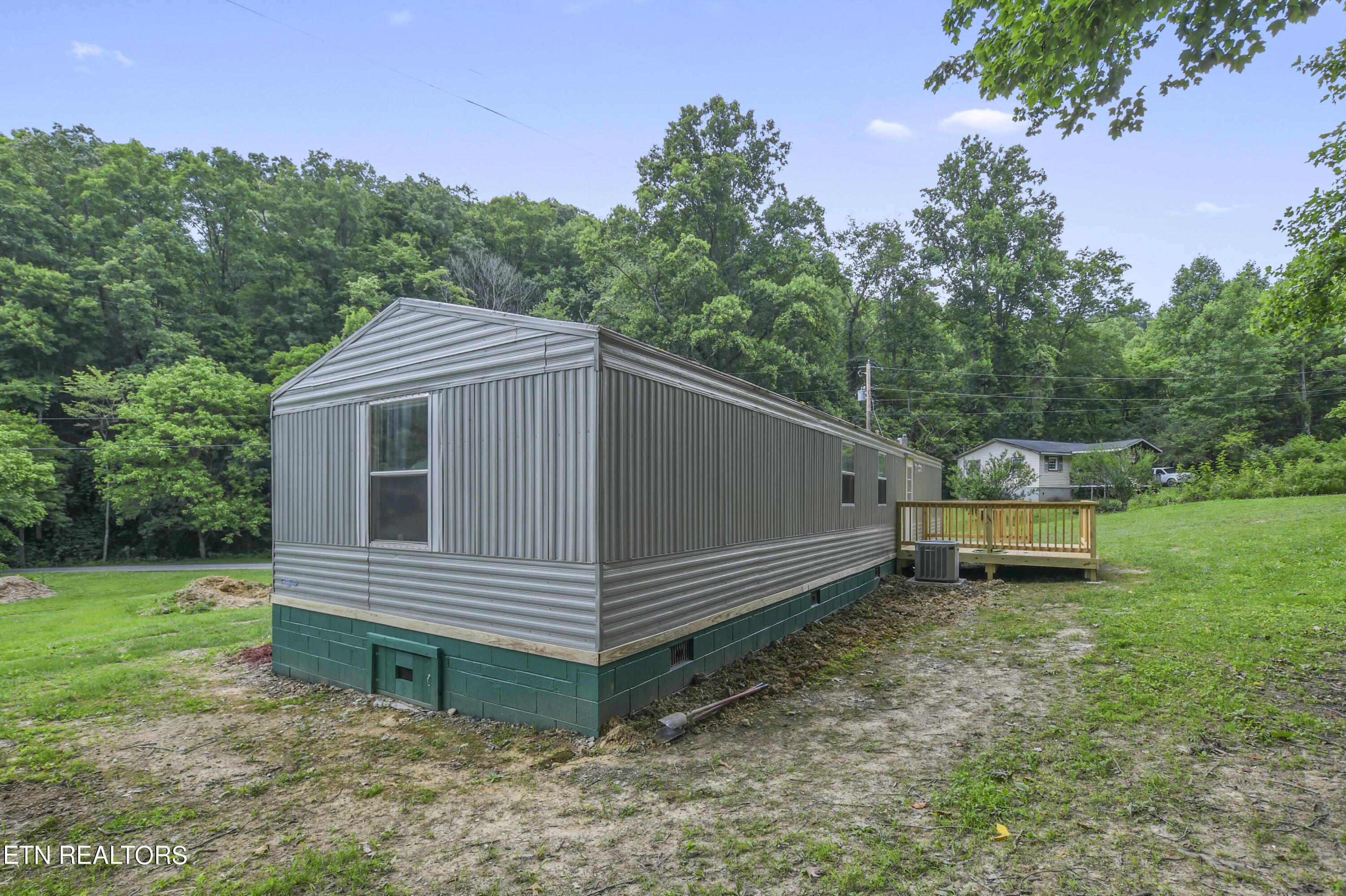 222 Kenwood Lane, LaFollette