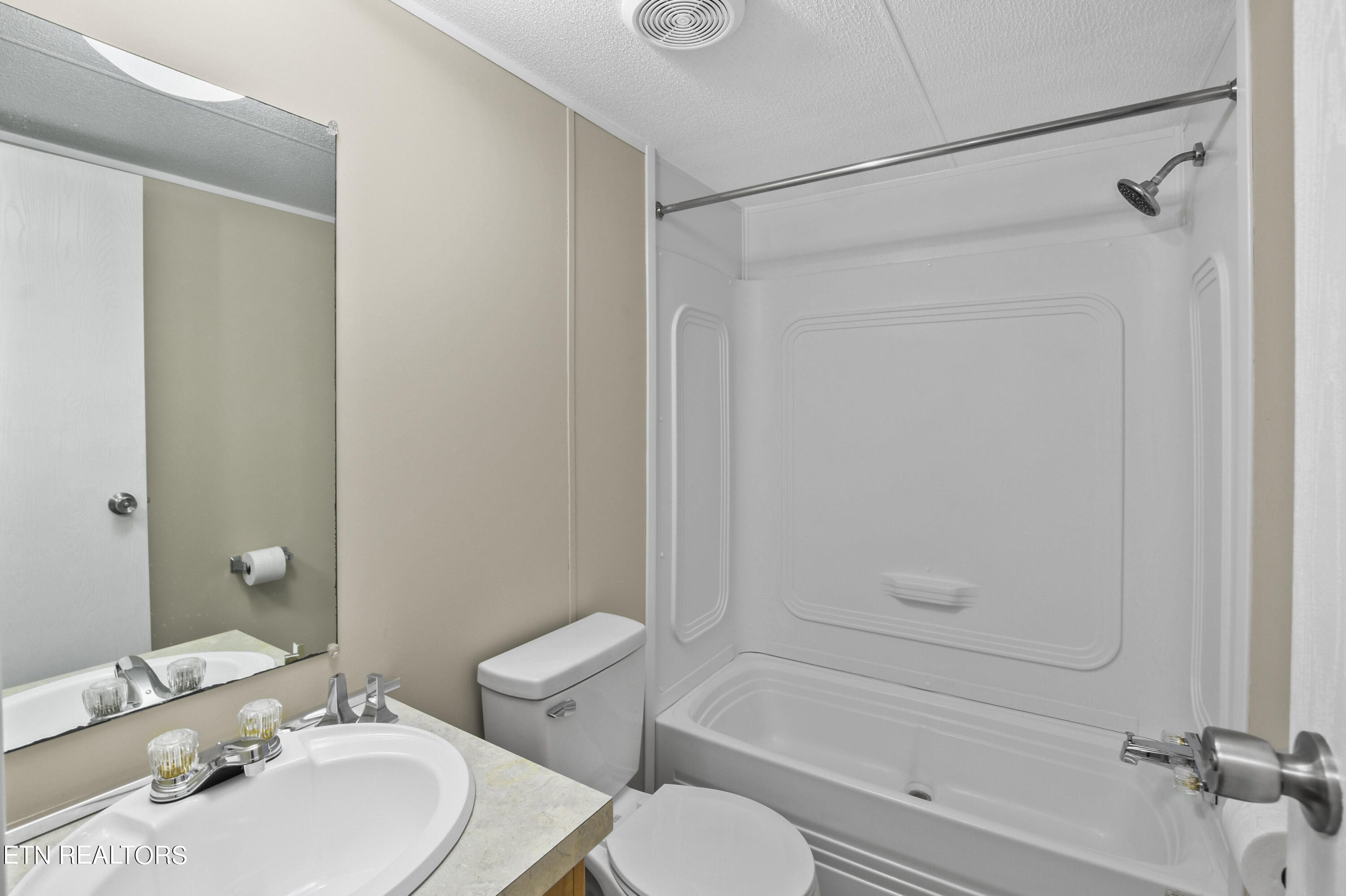 222 Kenwood Lane, LaFollette