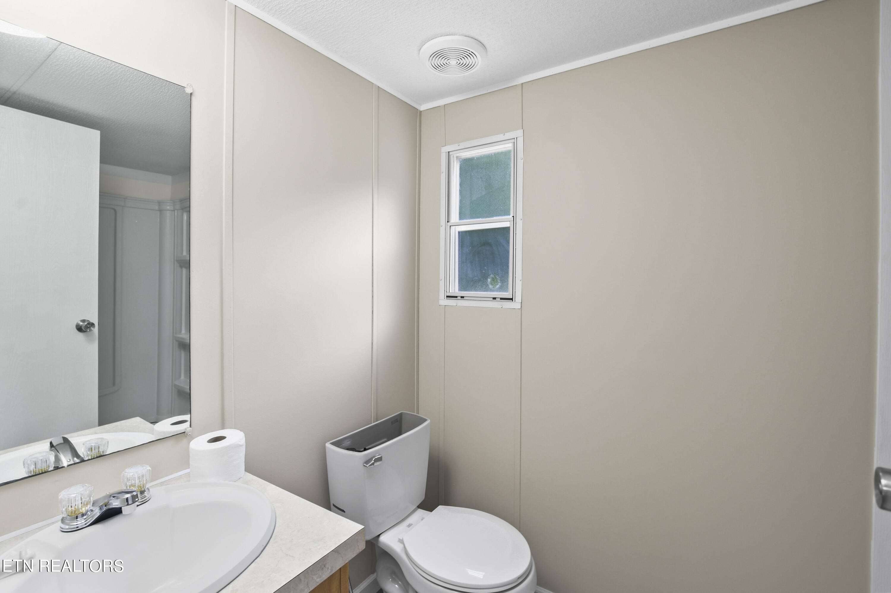 222 Kenwood Lane, LaFollette