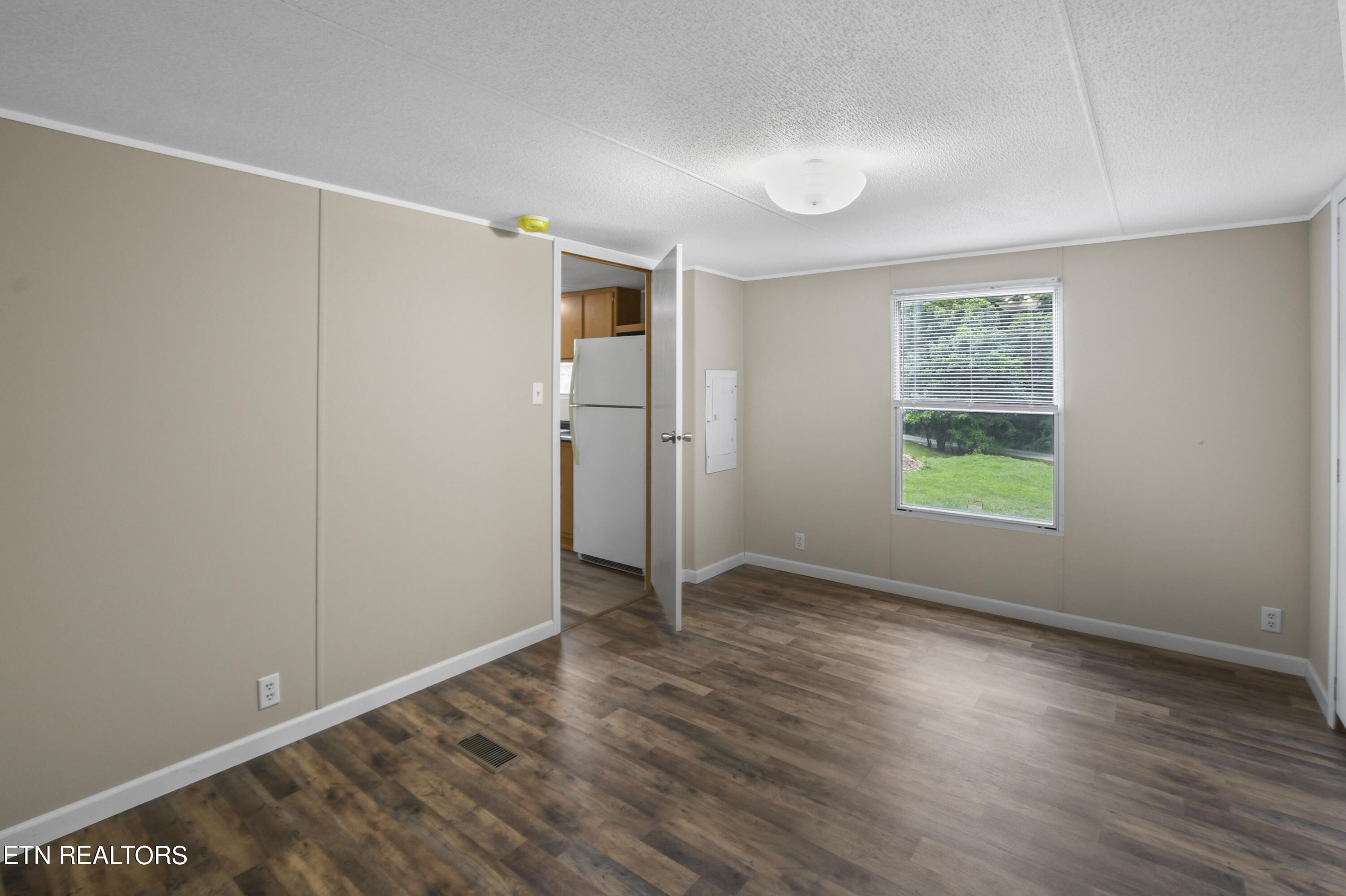 222 Kenwood Lane, LaFollette