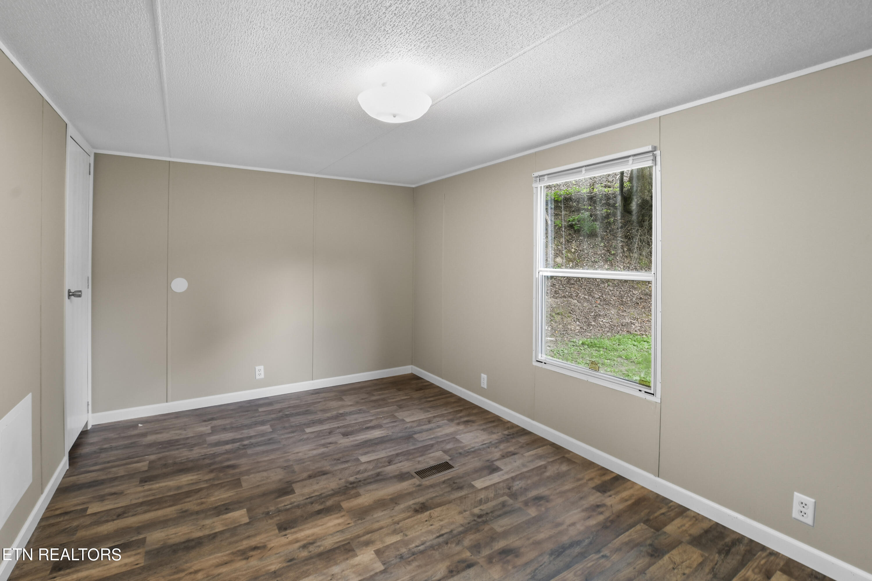 222 Kenwood Lane, LaFollette