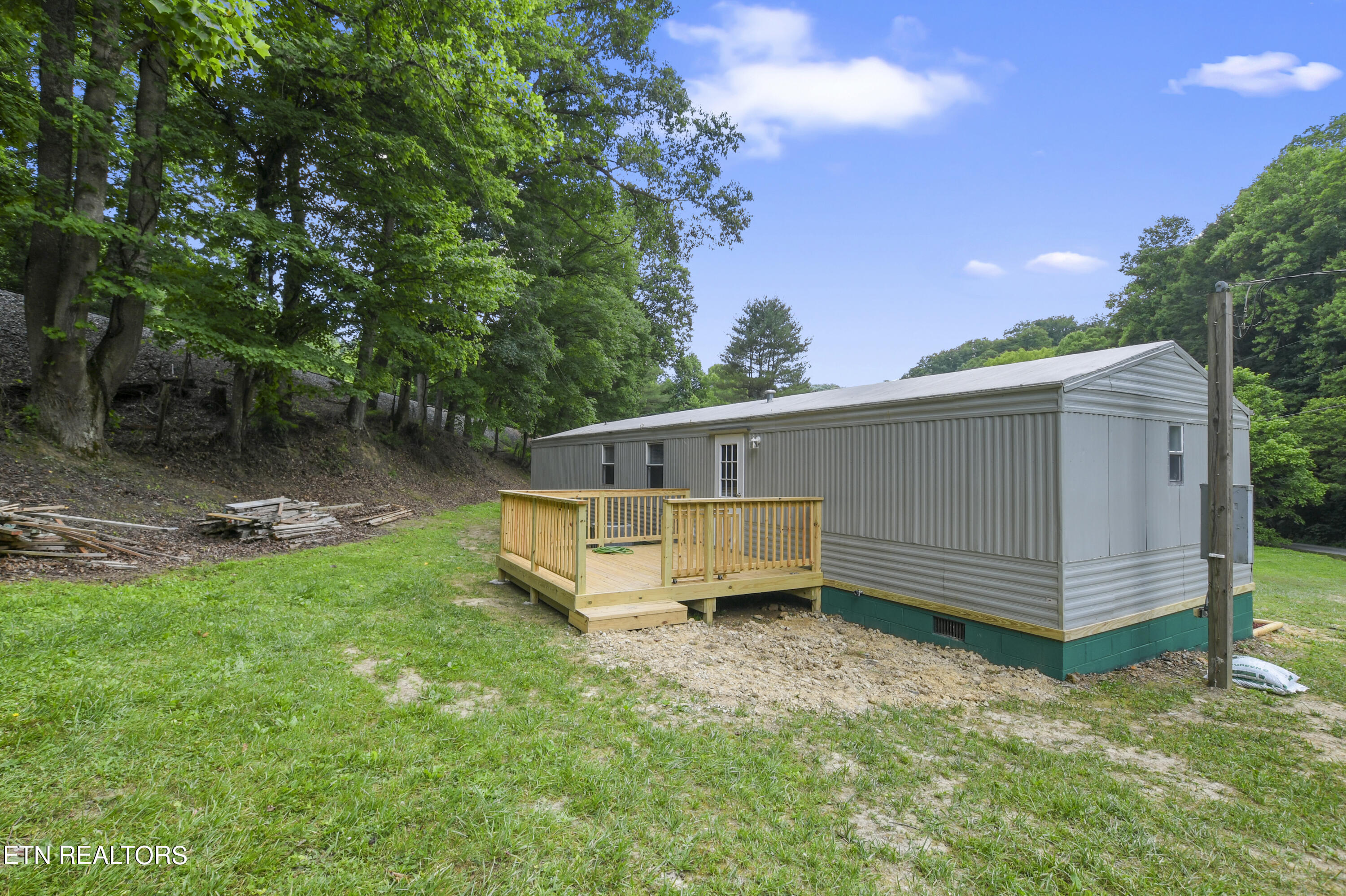 222 Kenwood Lane, LaFollette