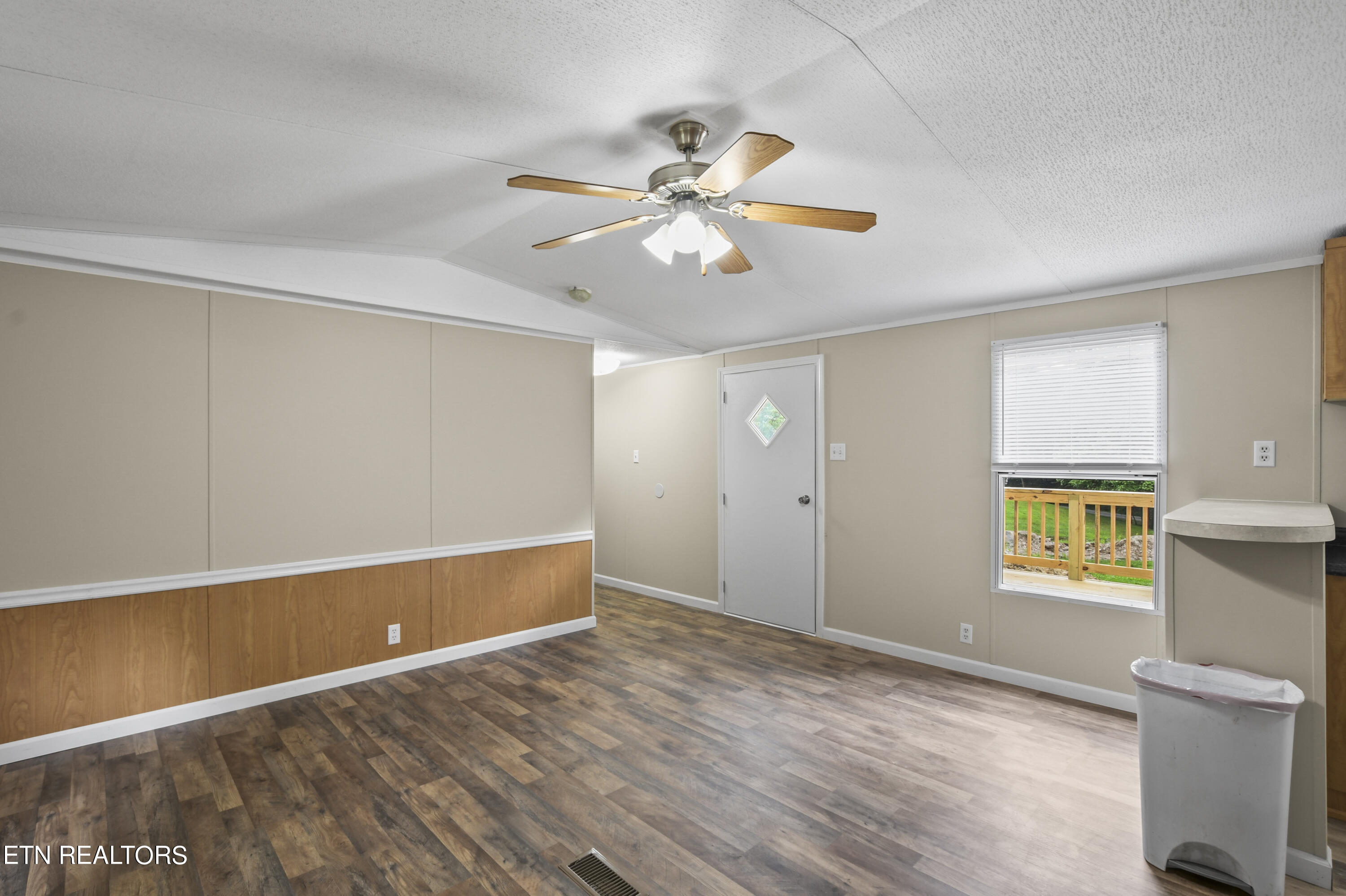 222 Kenwood Lane, LaFollette