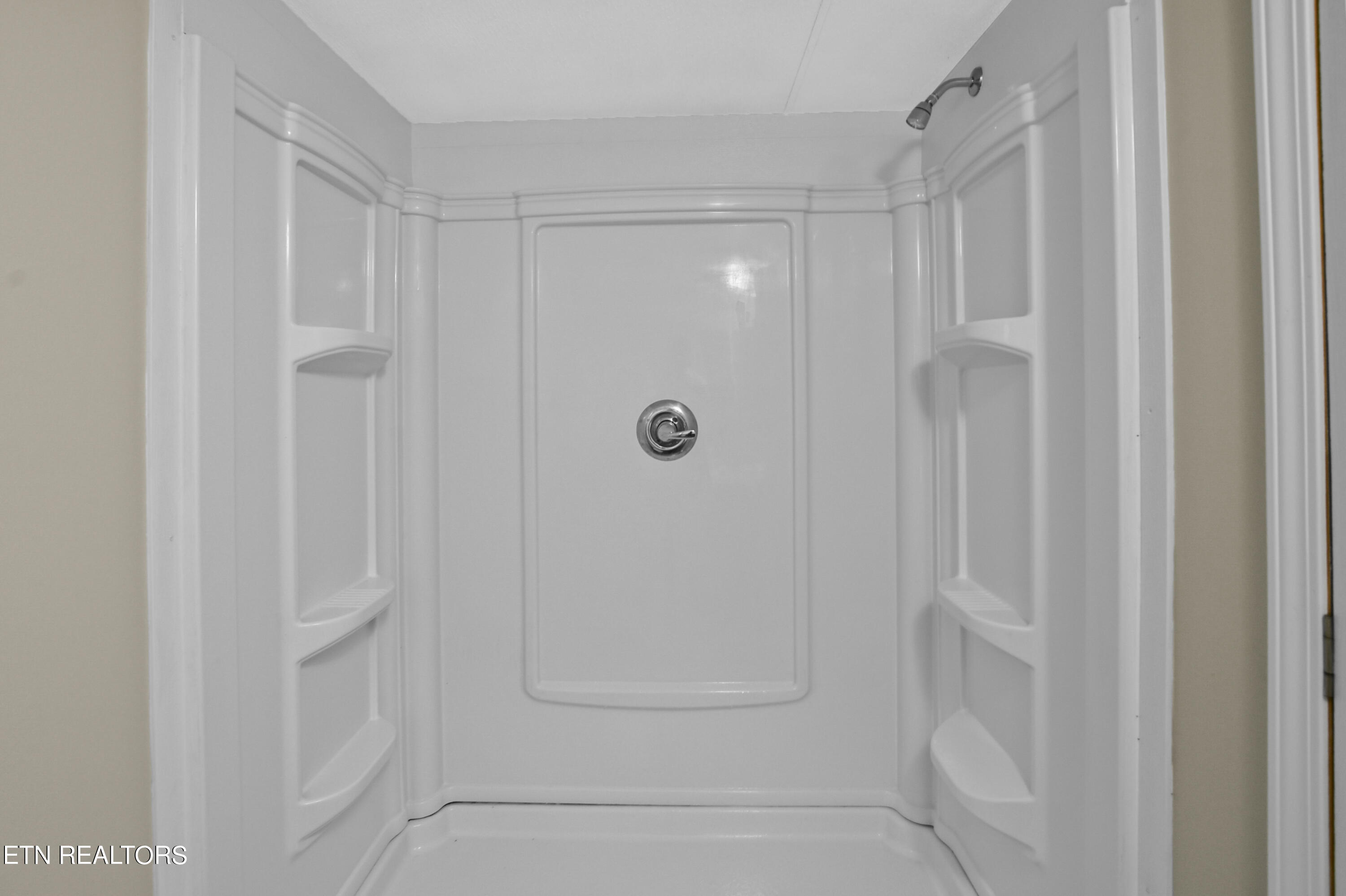 222 Kenwood Lane, LaFollette