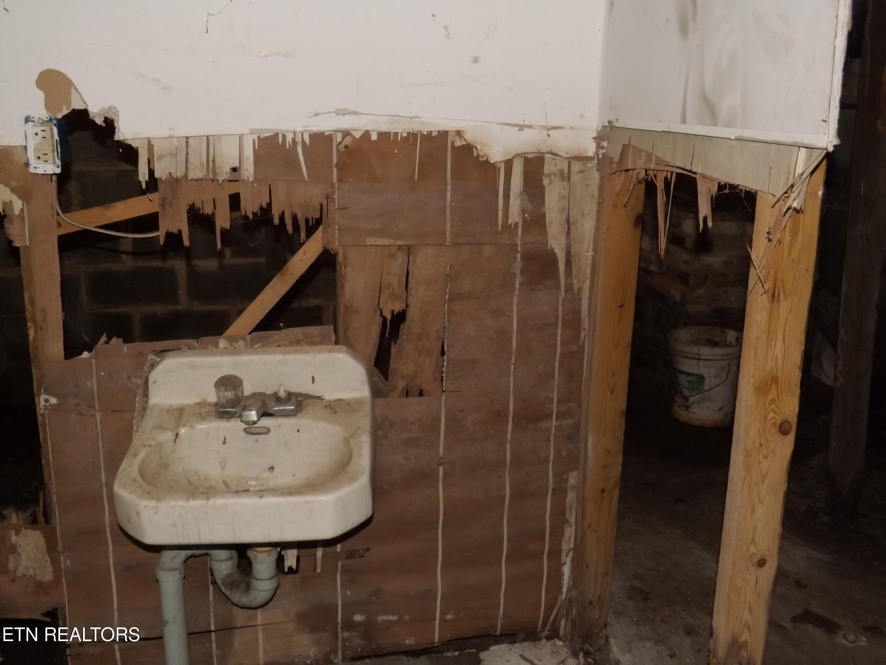 311 S CUMBERLAND Ave, LaFollette