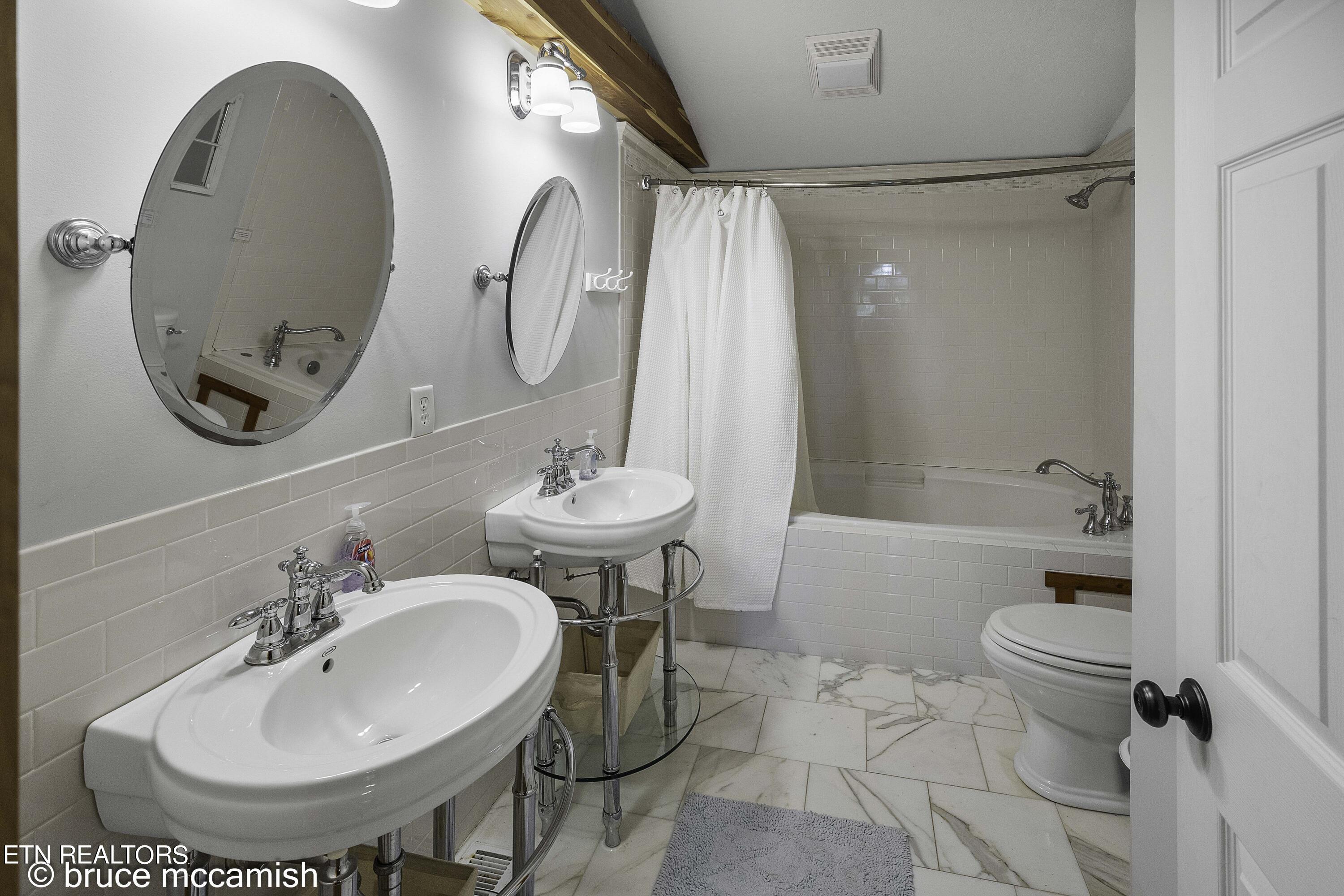 536 E Norris Point Rd, LaFollette