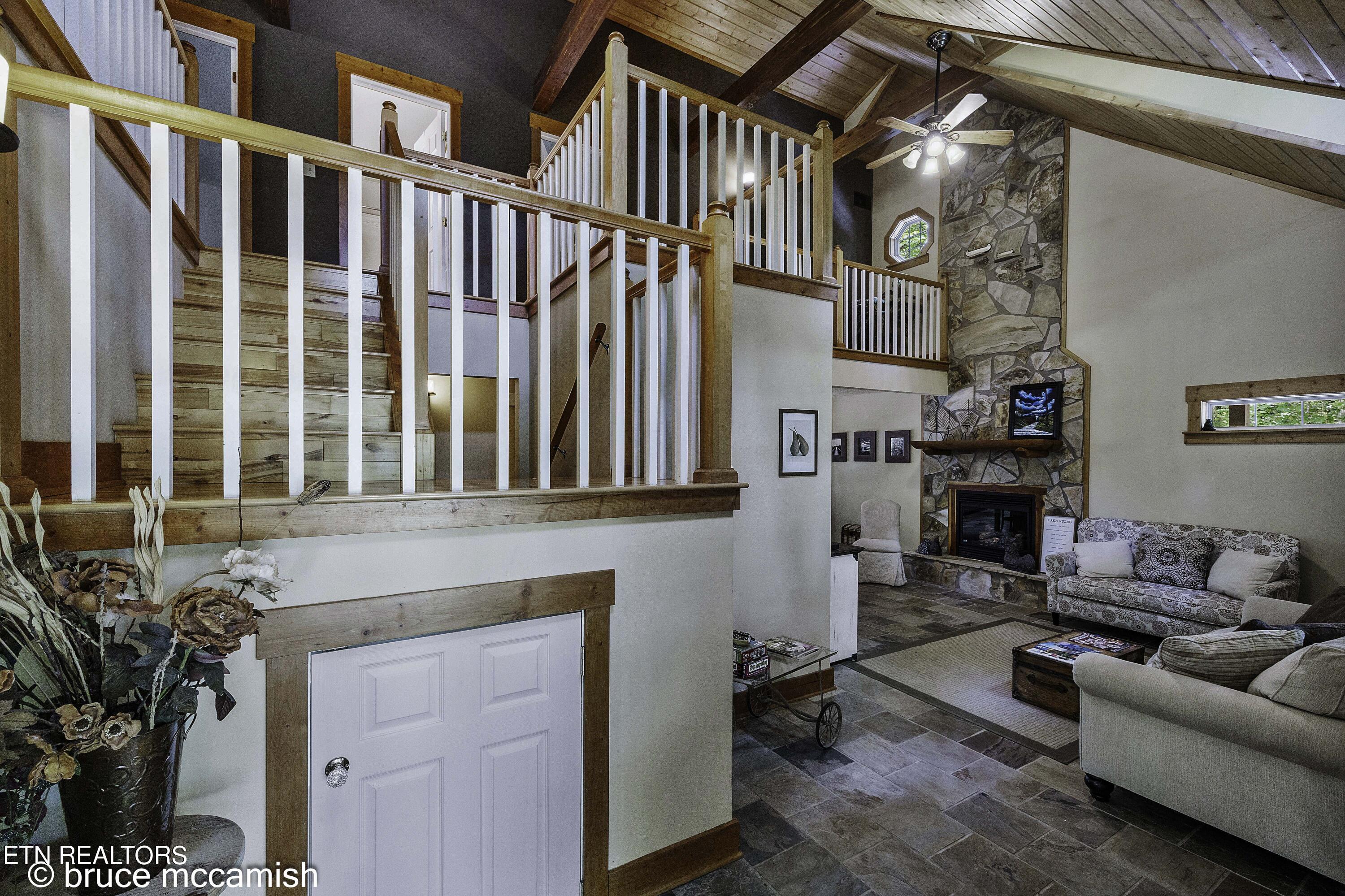 536 E Norris Point Rd, LaFollette