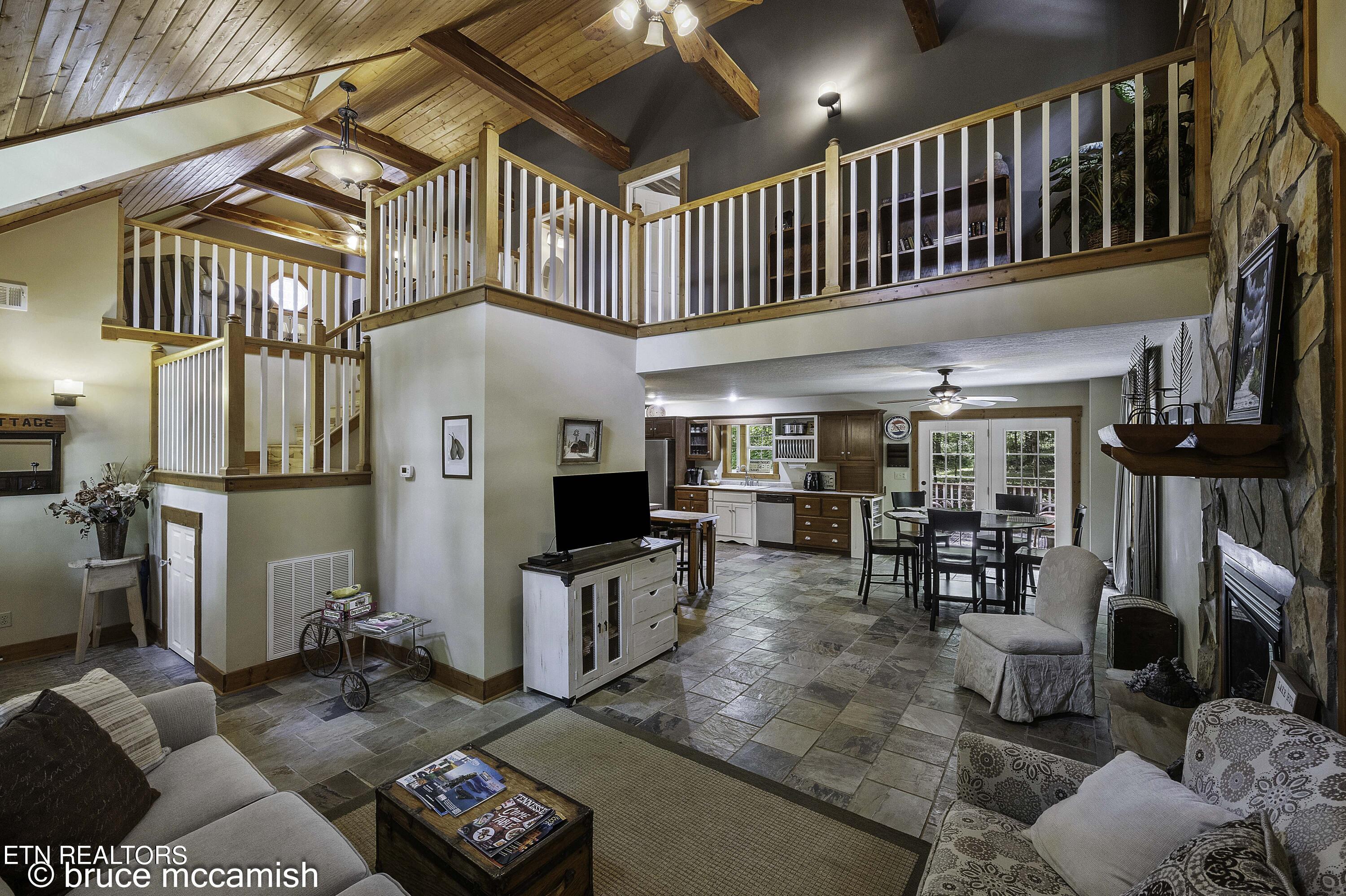 536 E Norris Point Rd, LaFollette