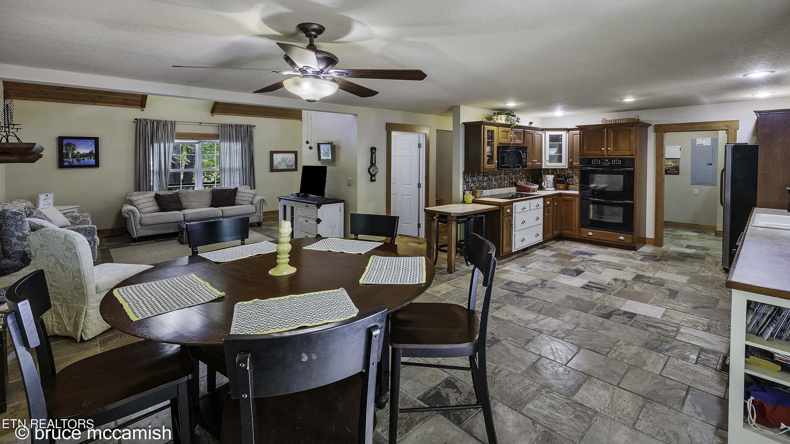 536 E Norris Point Rd, LaFollette