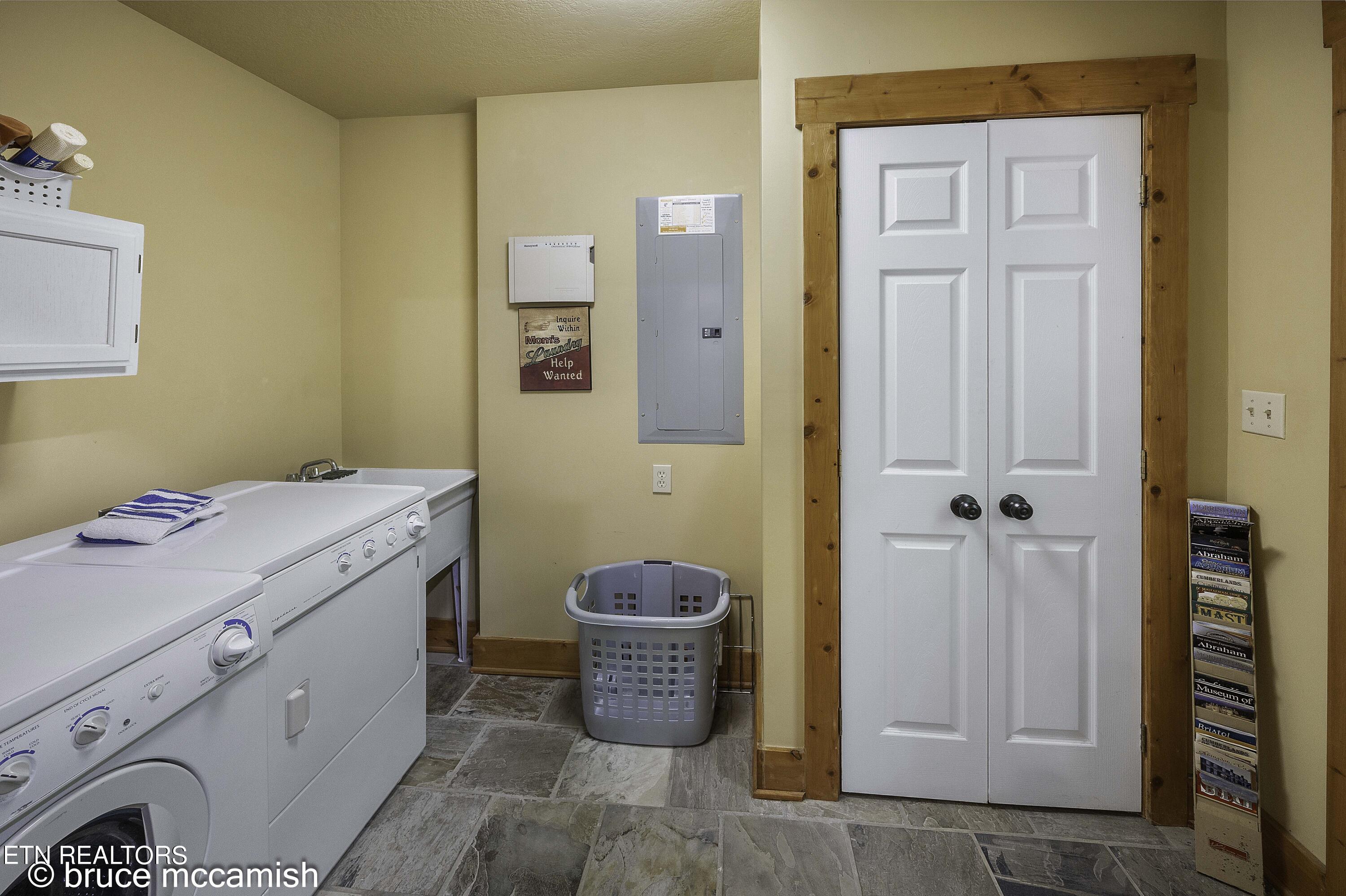 536 E Norris Point Rd, LaFollette