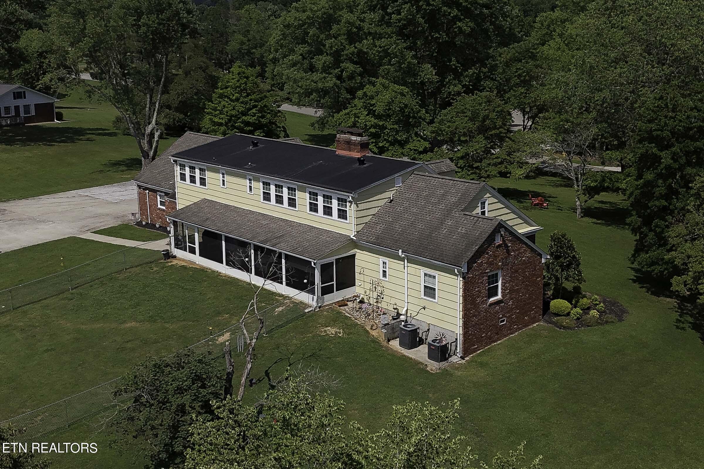 704 Claiborne Rd, LaFollette