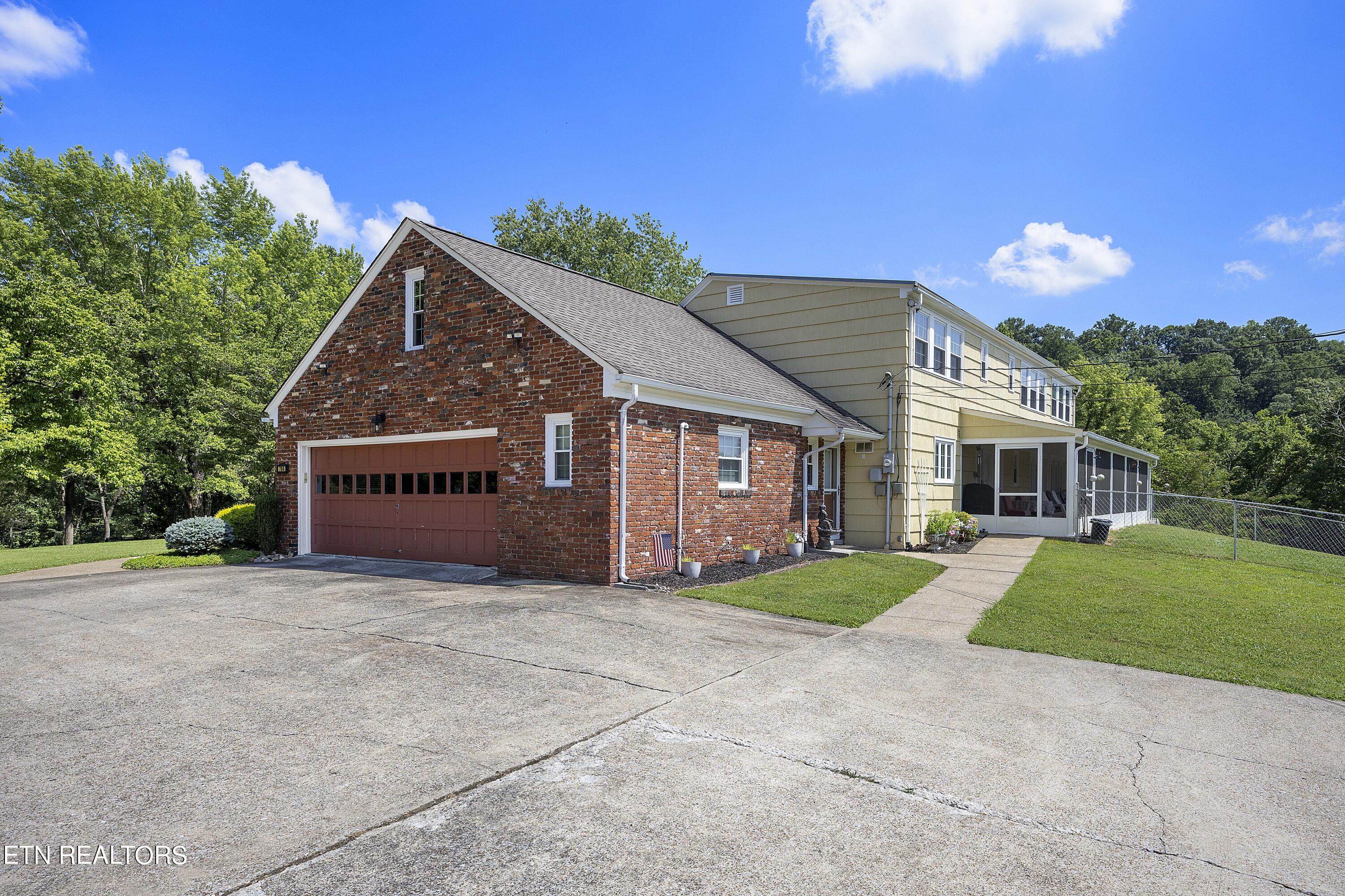 704 Claiborne Rd, LaFollette