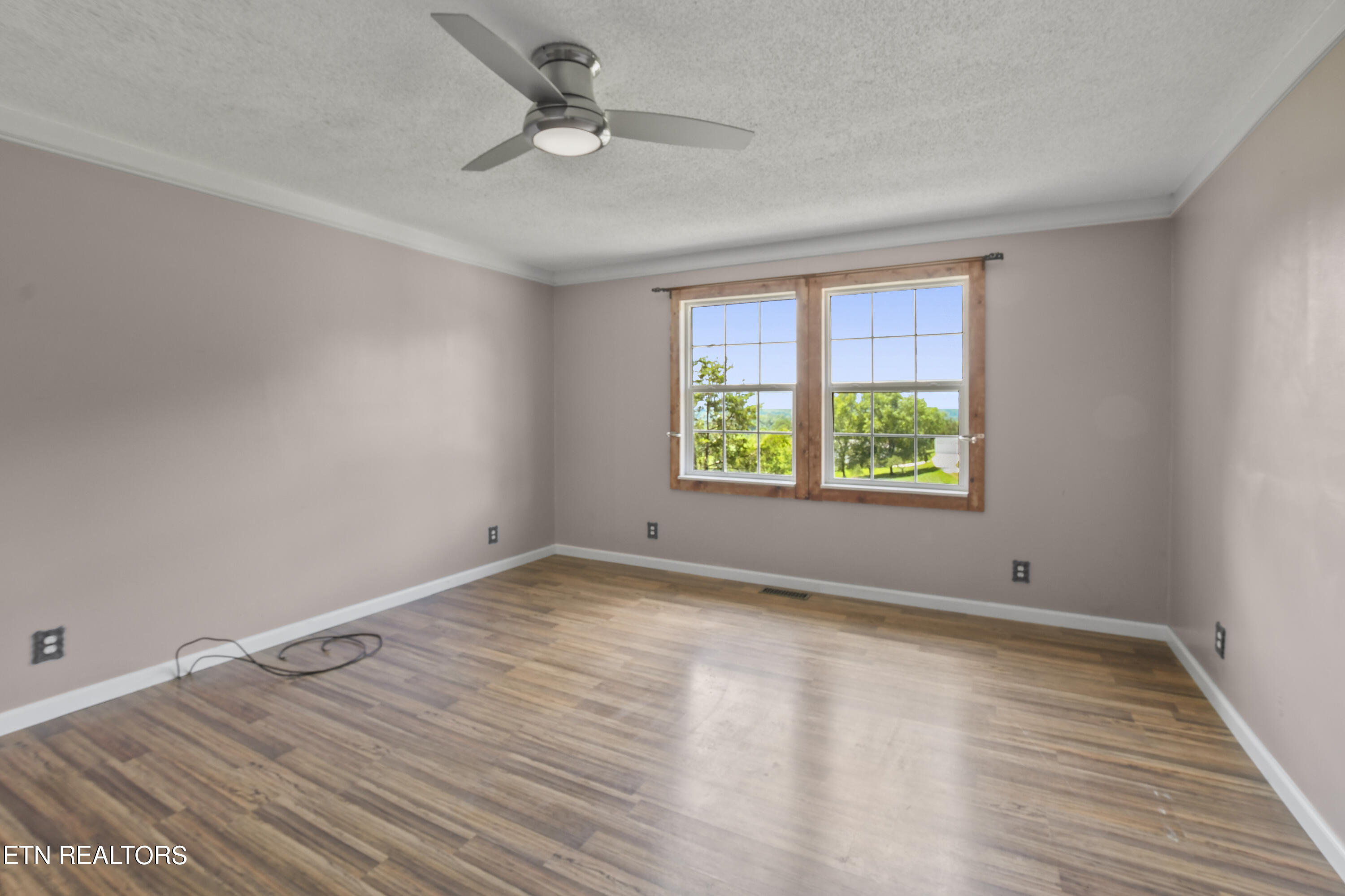 360 Cross Creek Lane Lane, LaFollette