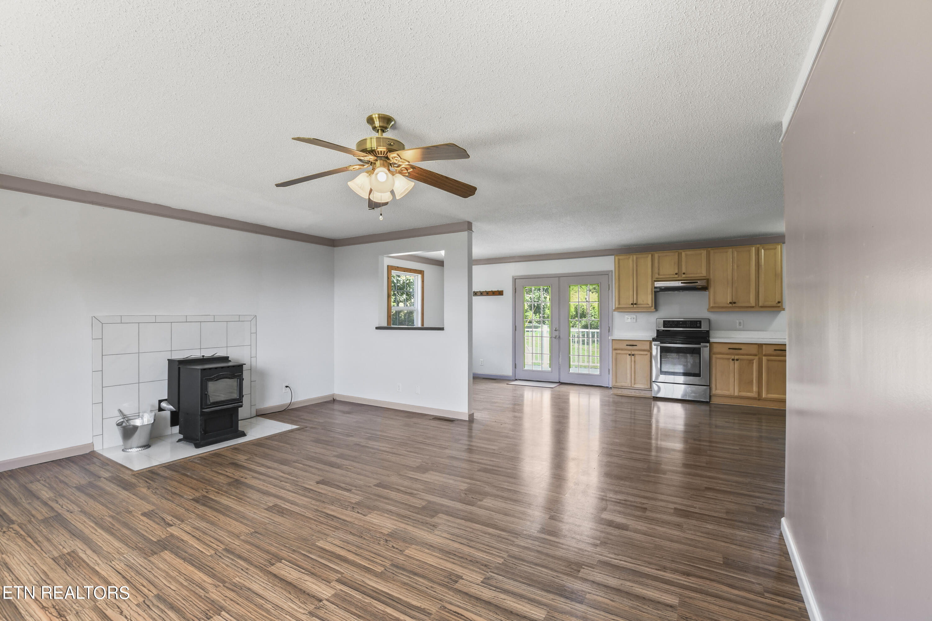 360 Cross Creek Lane Lane, LaFollette