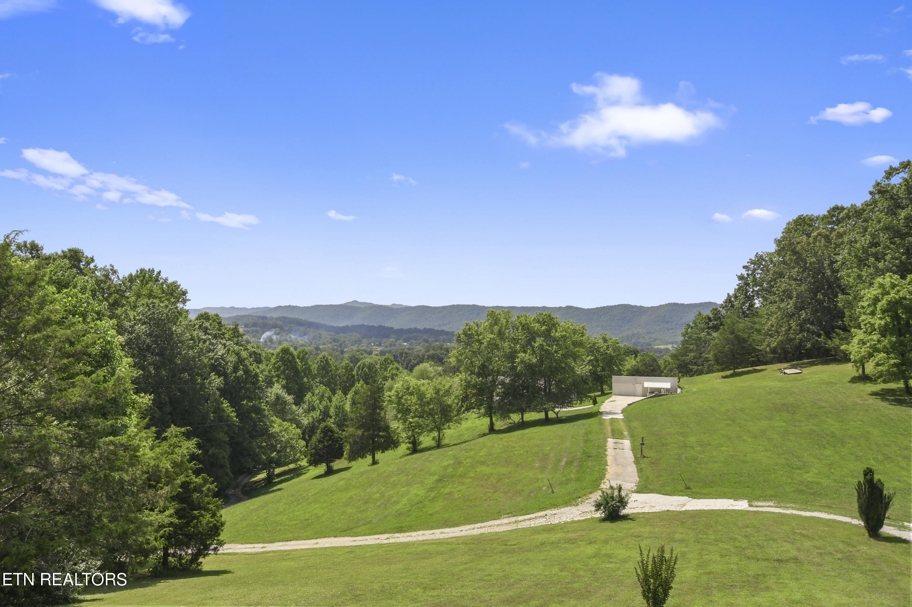 360 Cross Creek Lane Lane, LaFollette