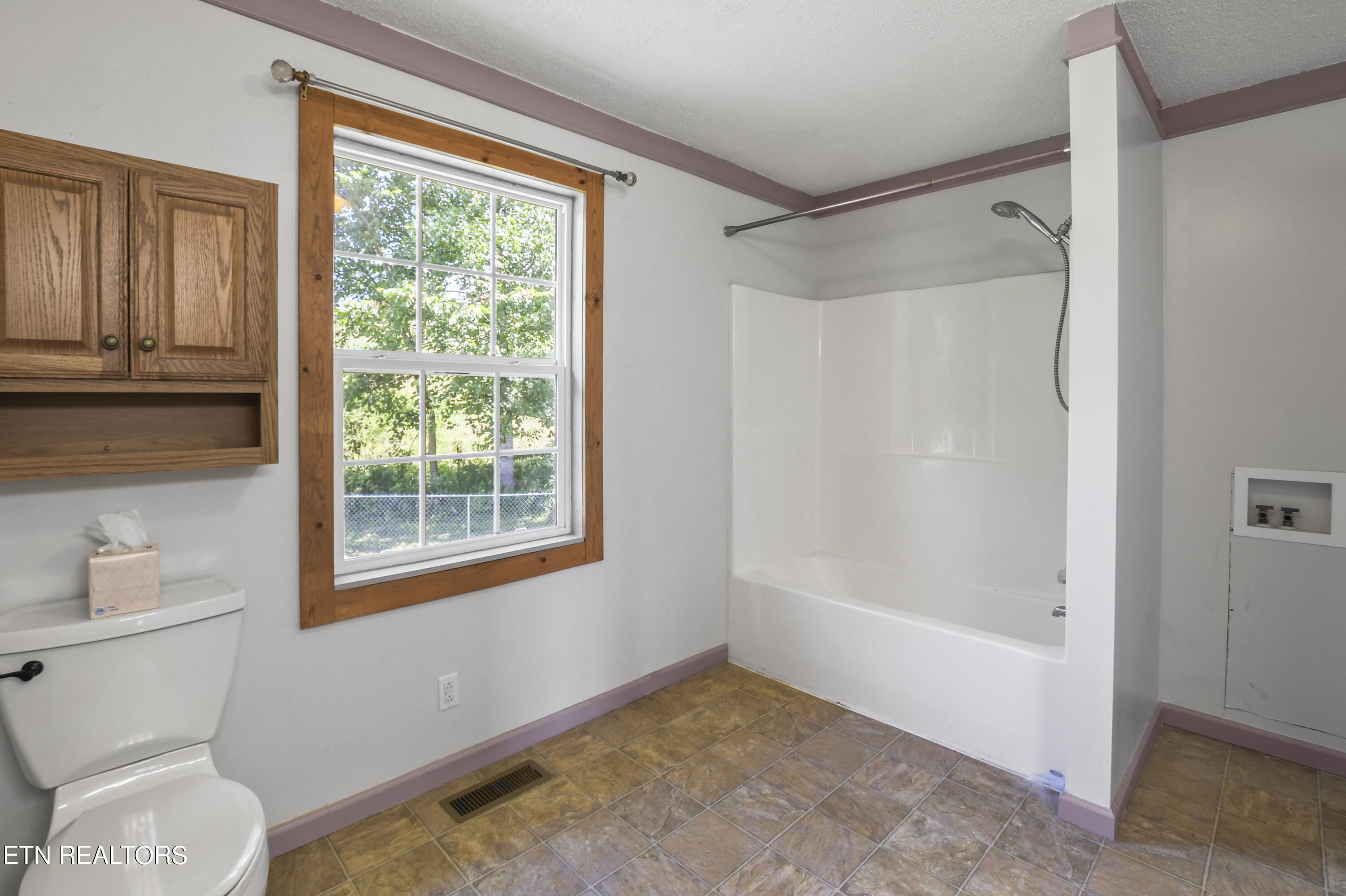 360 Cross Creek Lane Lane, LaFollette