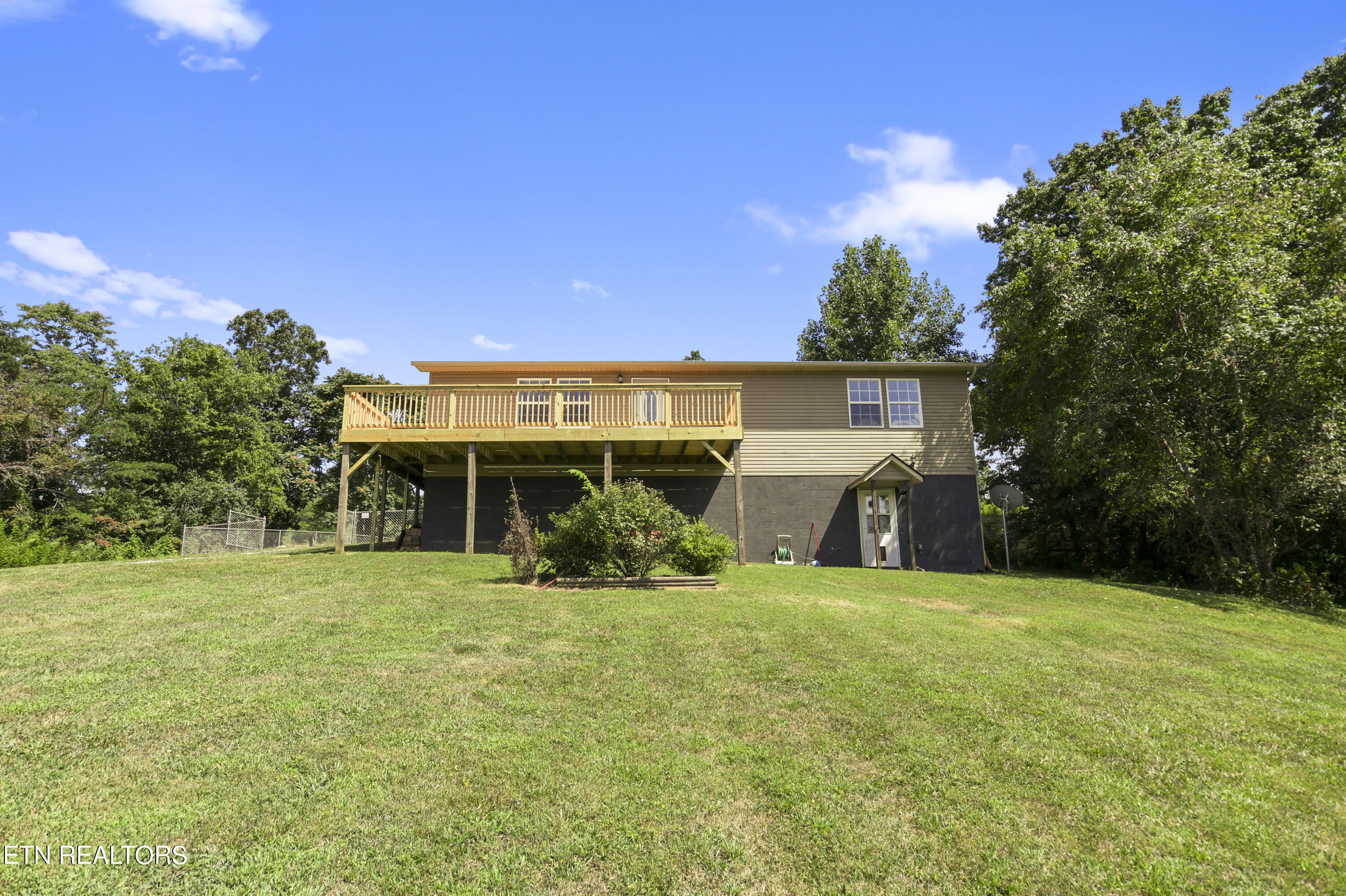 360 Cross Creek Lane Lane, LaFollette