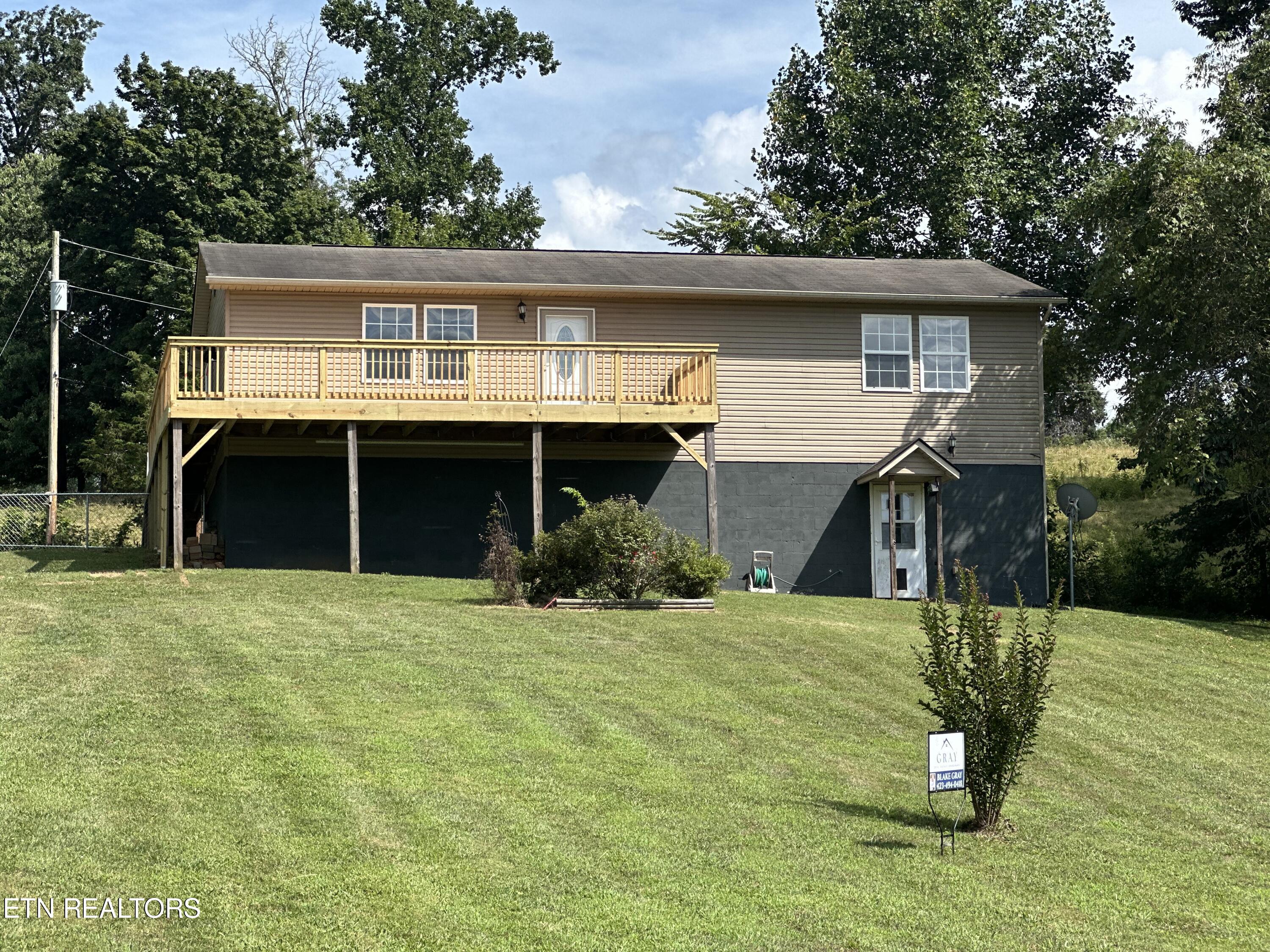 360 Cross Creek Lane Lane, LaFollette