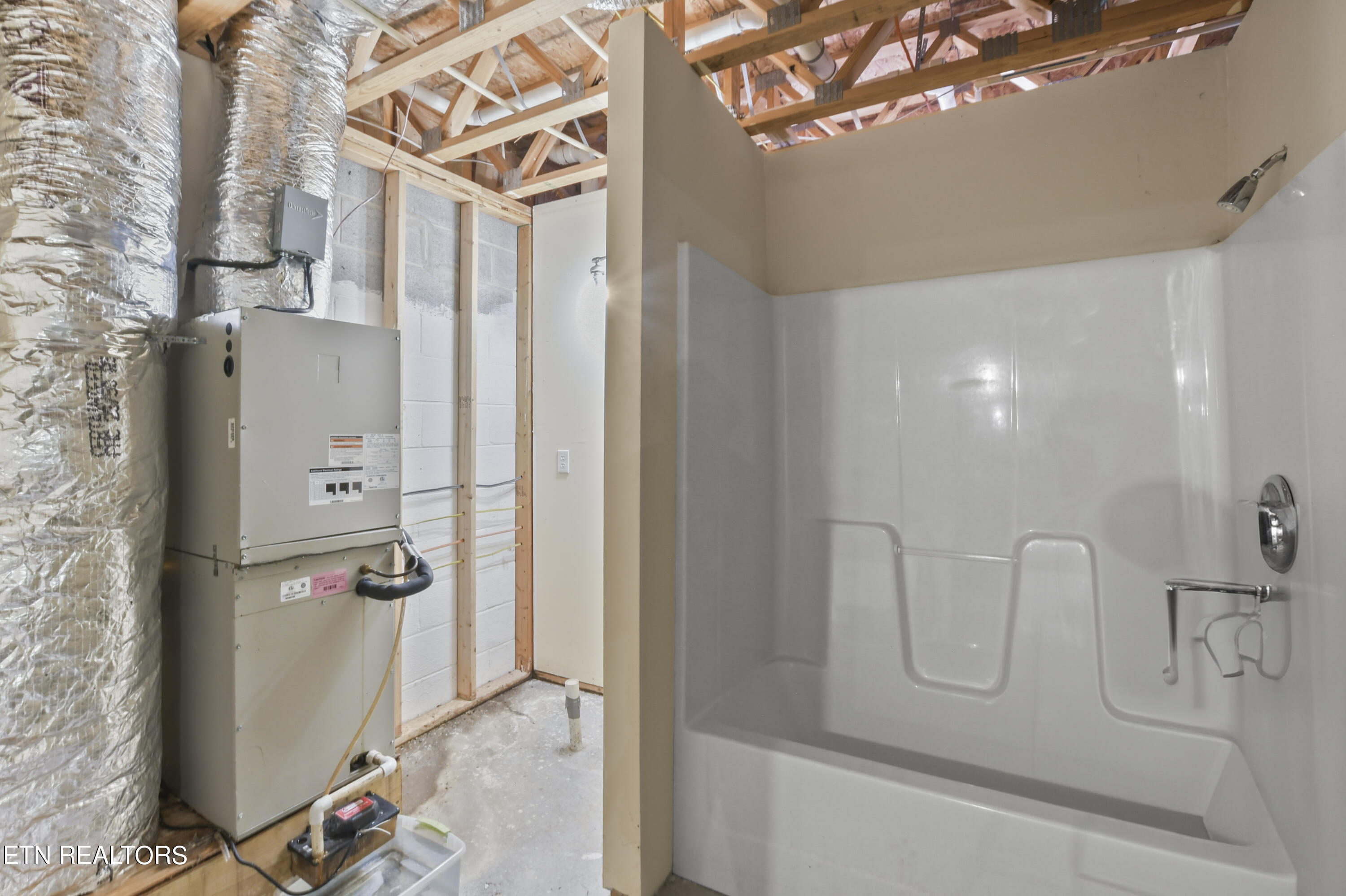 360 Cross Creek Lane Lane, LaFollette